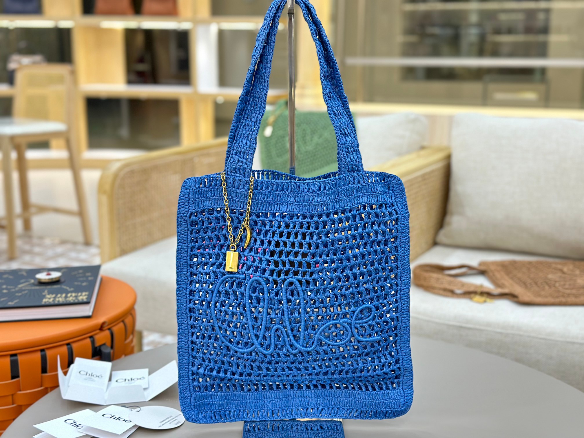 Bagsaaa Chloé Summer Banana tote bag in blue raffia - 37cm