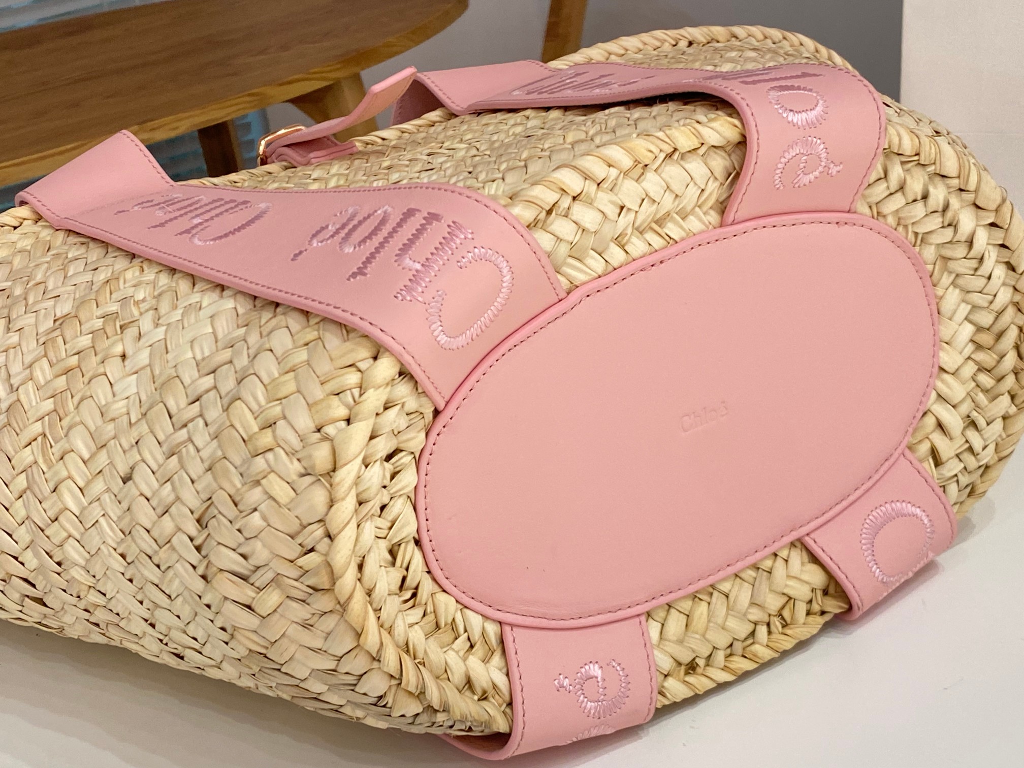 Bagsaaa Chloé Sense Medium Basket Bag in raffia with pink calf leather straps - 45cm