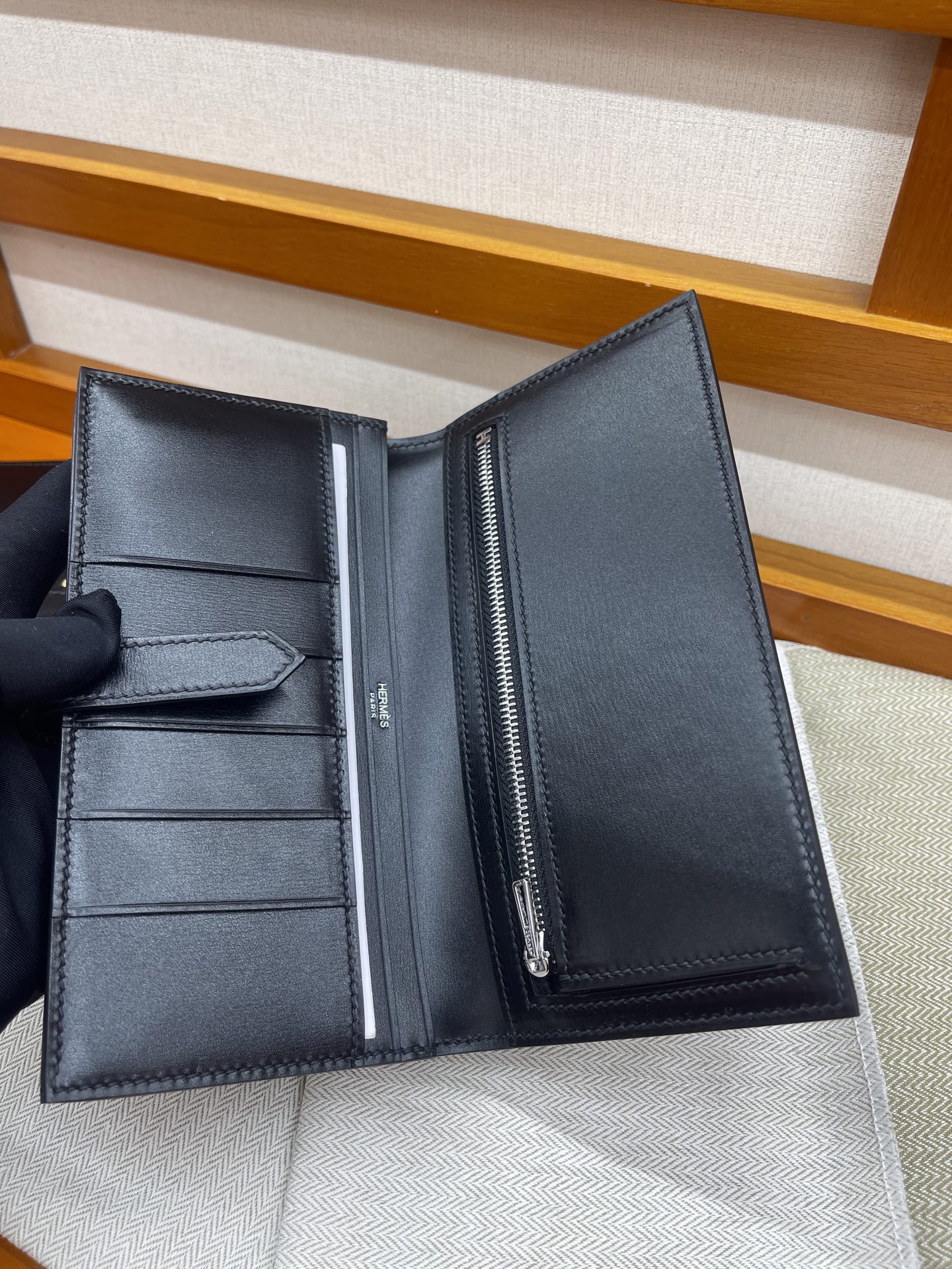 Bagsaaa H**me5 Bearn monochrome wallet black & Silver - 17.5cm