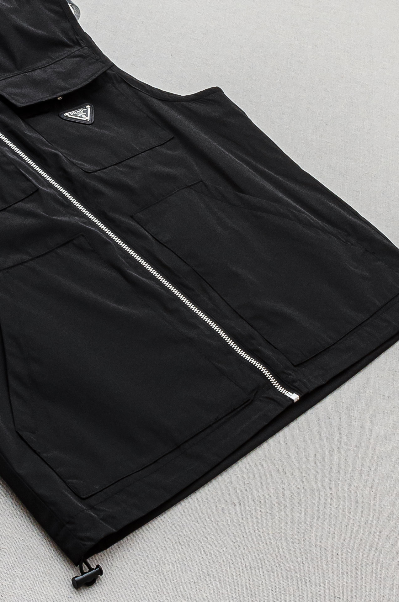 Bagsaaa Pra*a Re-Nylon vest black