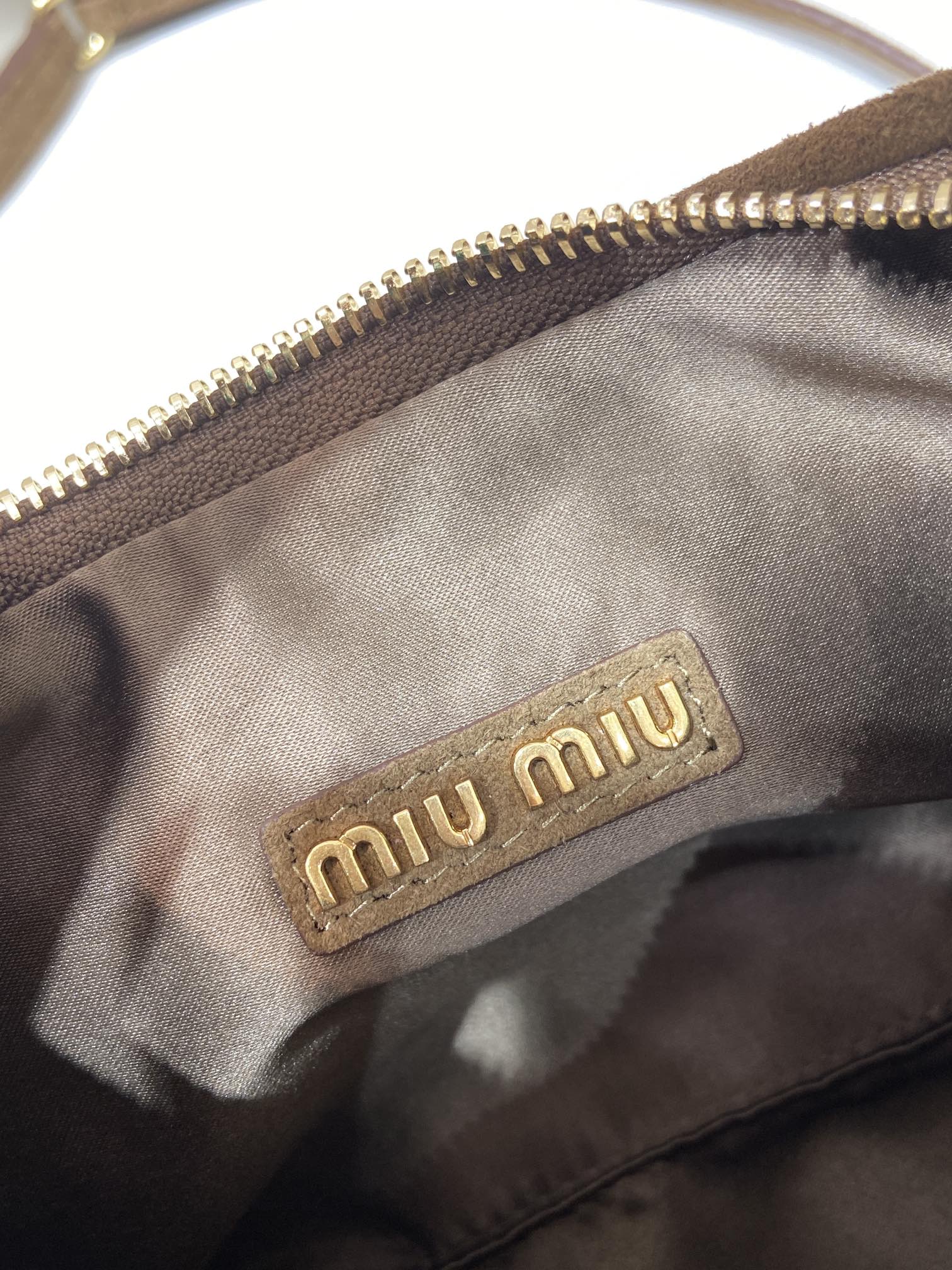 Bagsaaa Miu Miu Wander Matelassé Suede Hobo Bag brown - 20cm