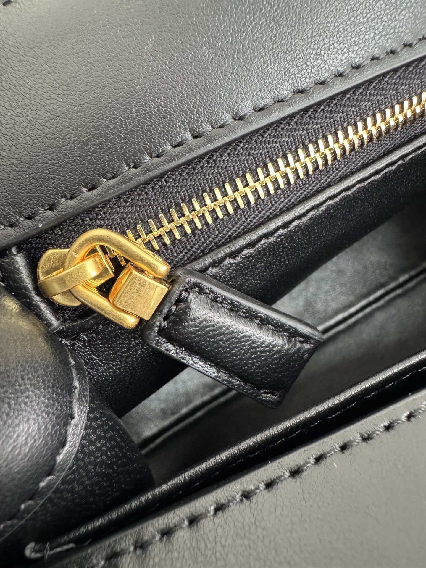 Bagsaaa Pra*a Enchaîné mini leather bag 1BC263 black - 22cm
