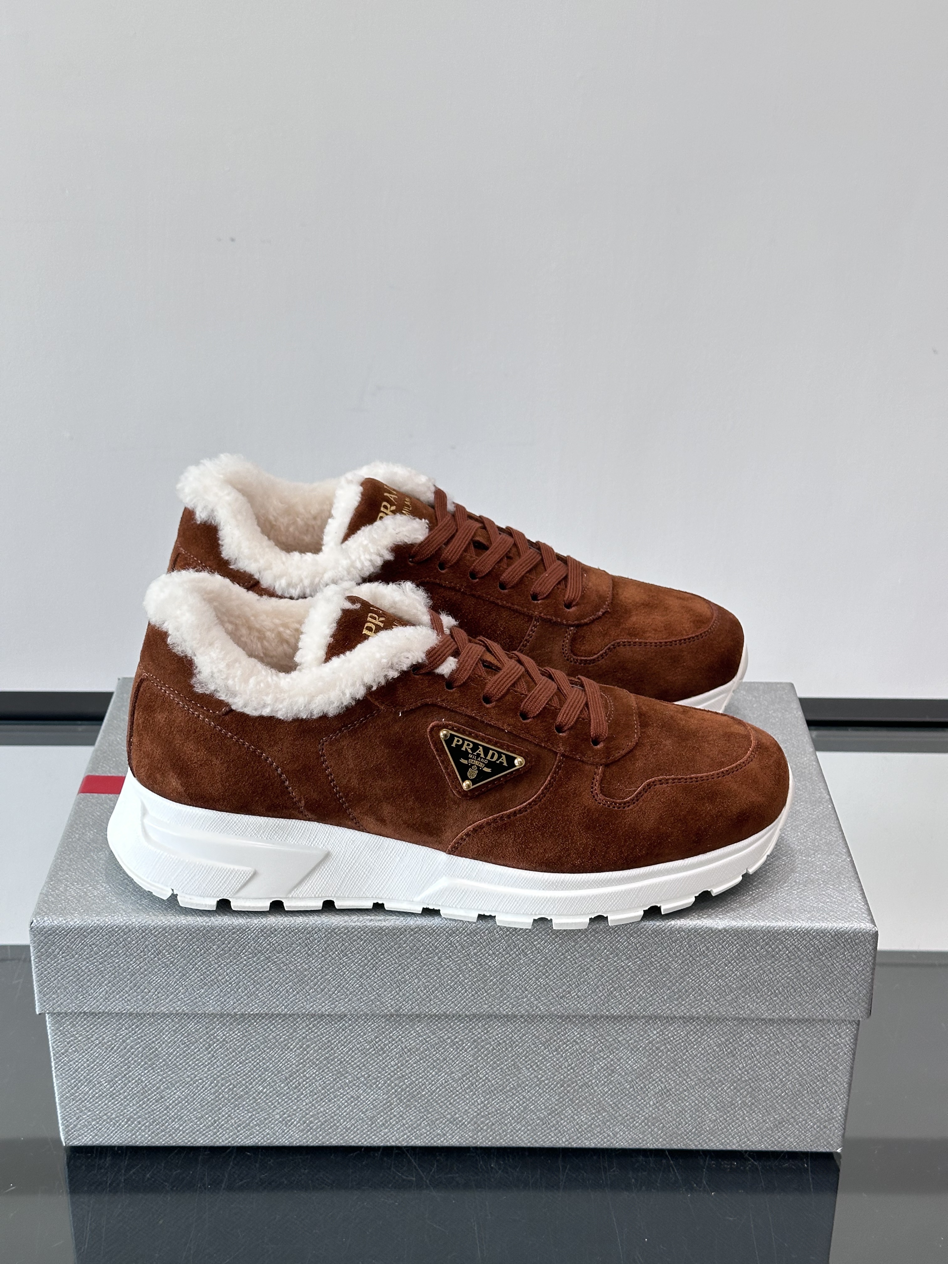 Bagsaaa Pra*a Prax suede sneakers with shearling trim brown