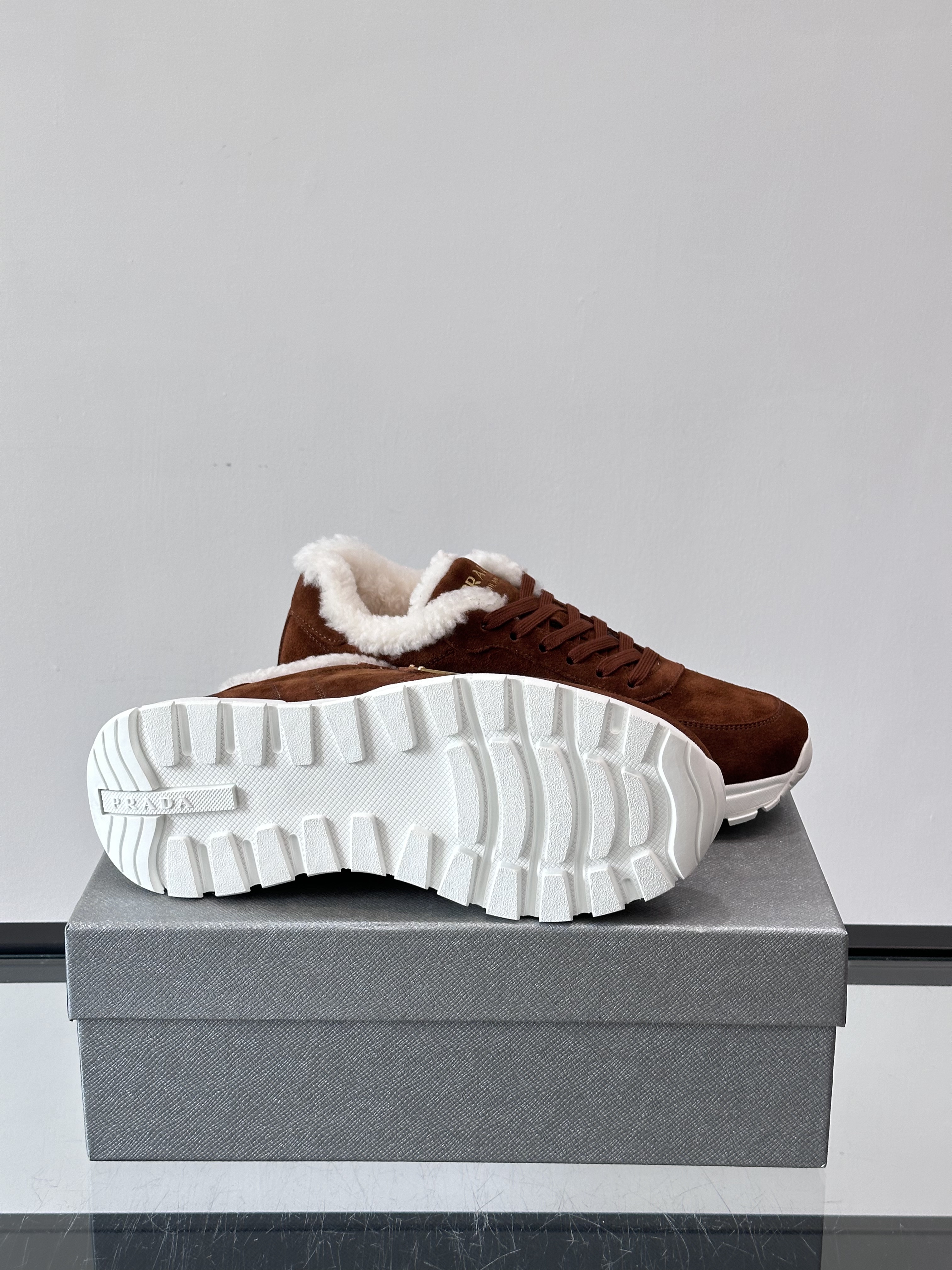 Bagsaaa Pra*a Prax suede sneakers with shearling trim brown