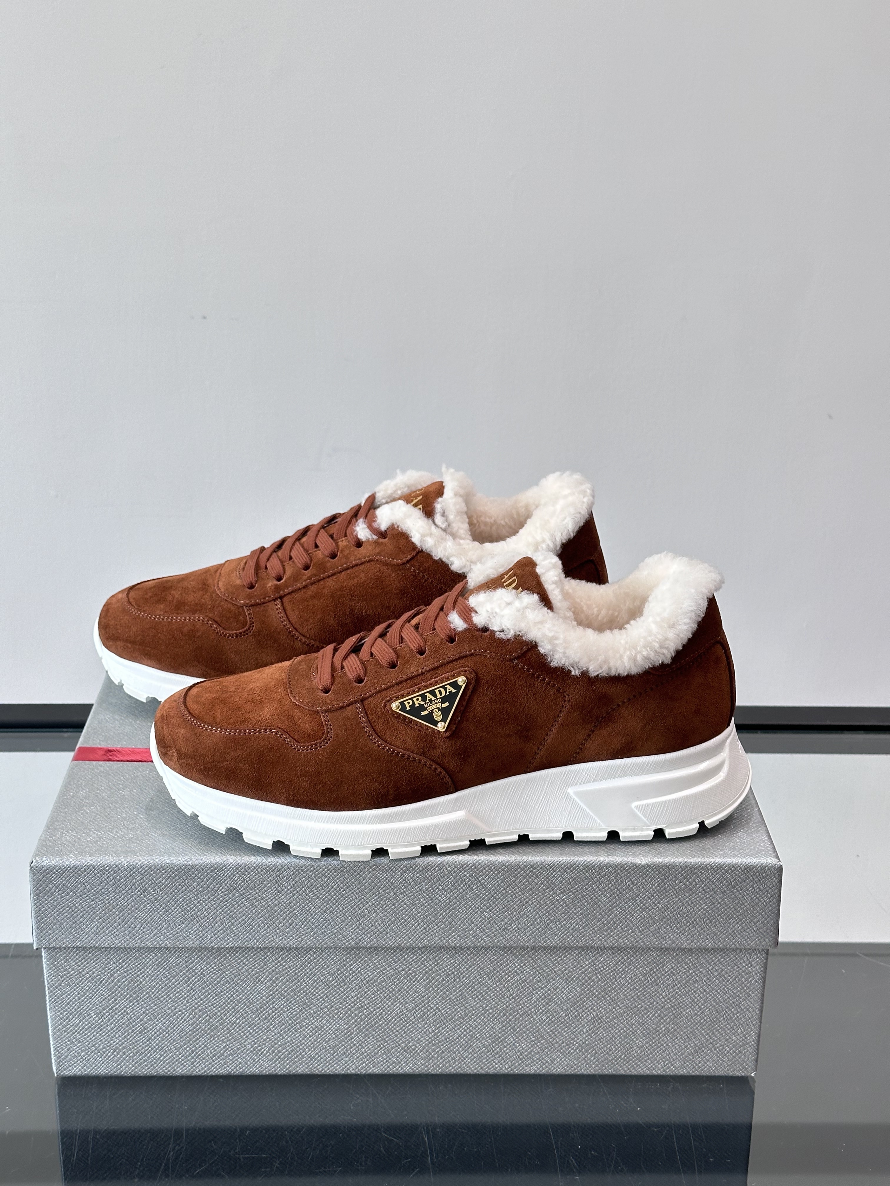 Bagsaaa Pra*a Prax suede sneakers with shearling trim brown