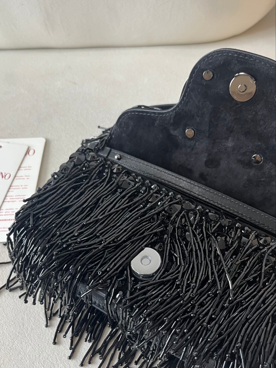 Bagsaaa Va1e*ntin0 Garavani Locò small embellished shoulder bag in black - 19cm