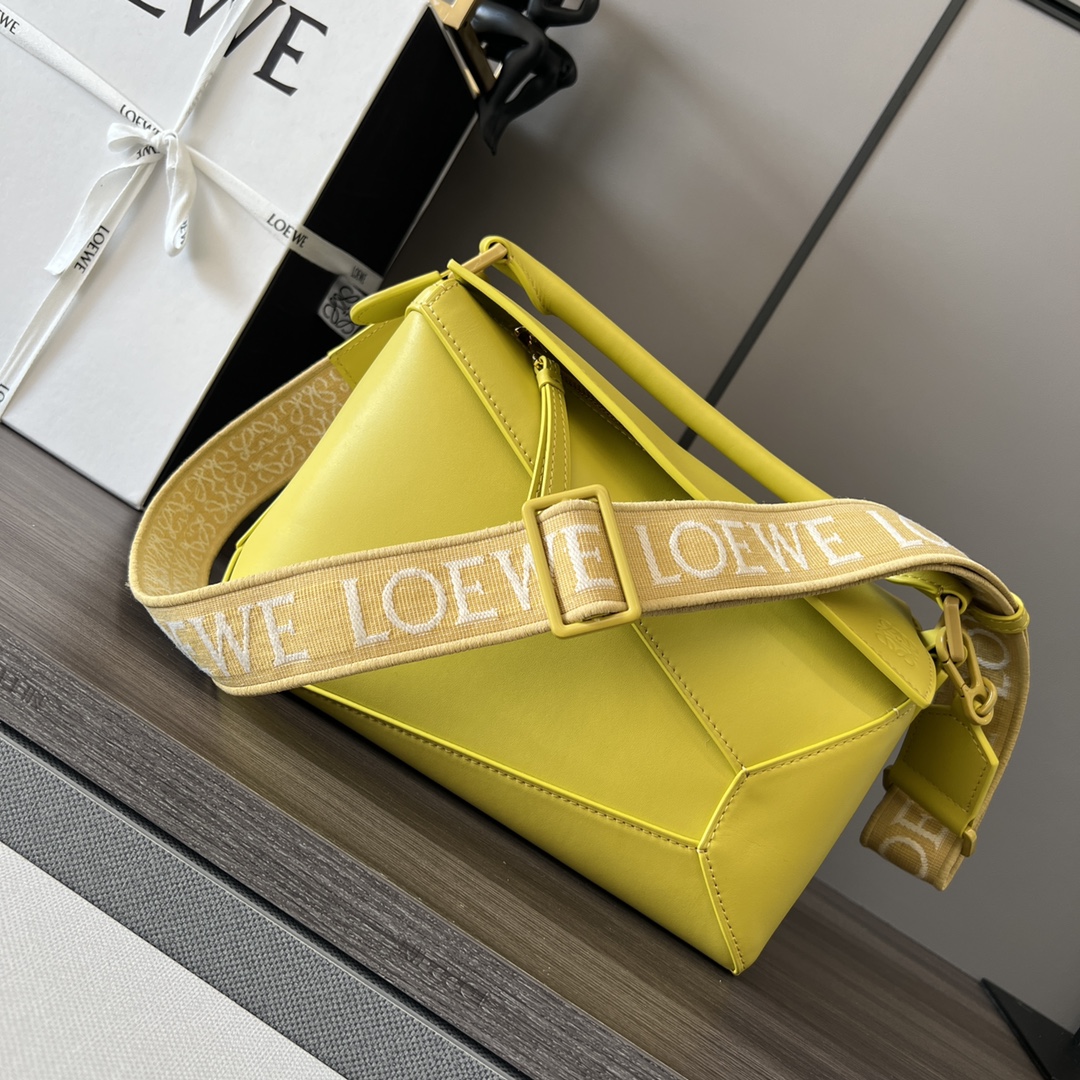 Bagsaaa L0ew* Puzzle bag in lime yellow with a wide logo-print strap - 24cm