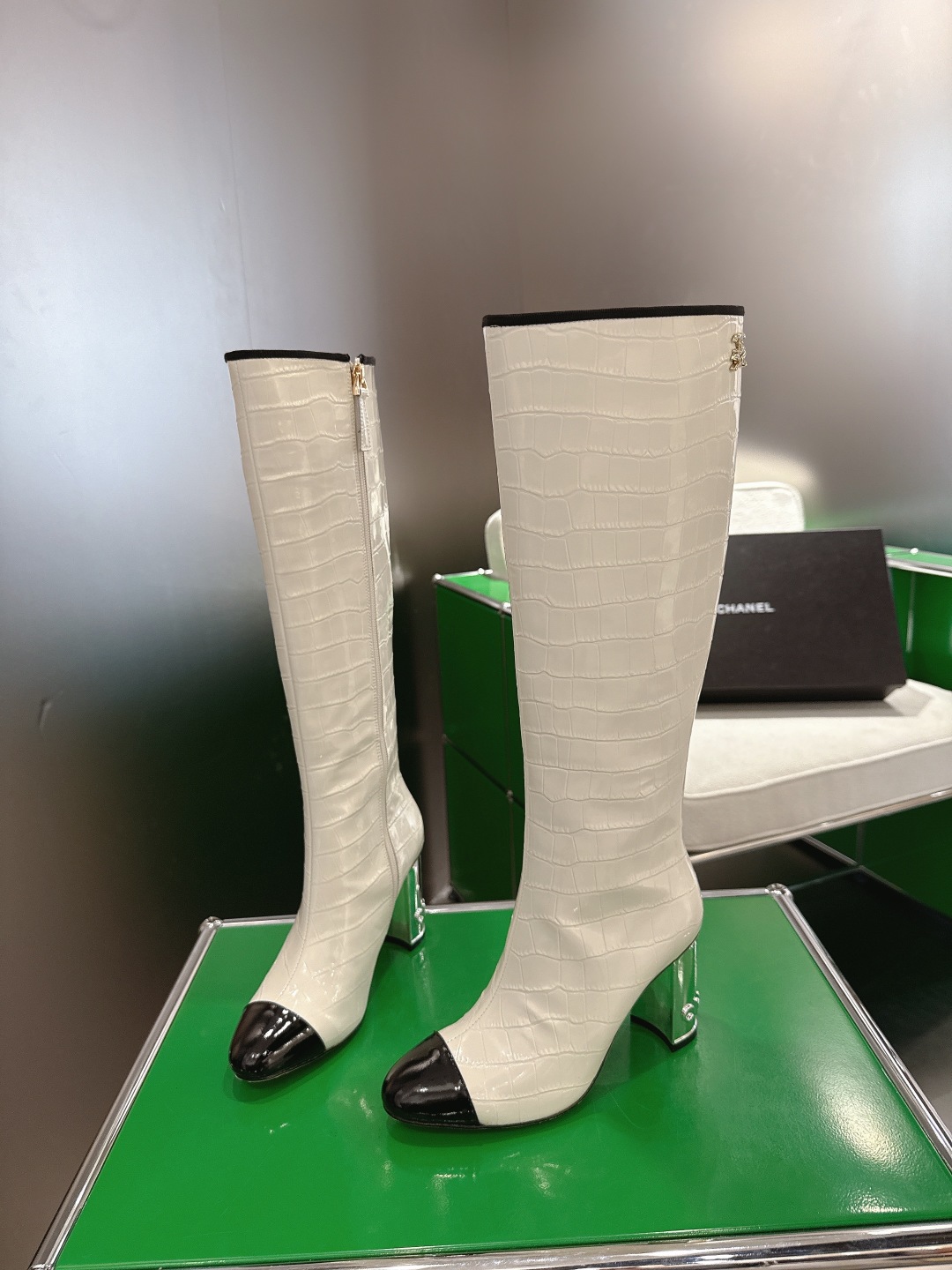 Bagsaaa Ch**el crocodile embossed leather cap-toe boots white
