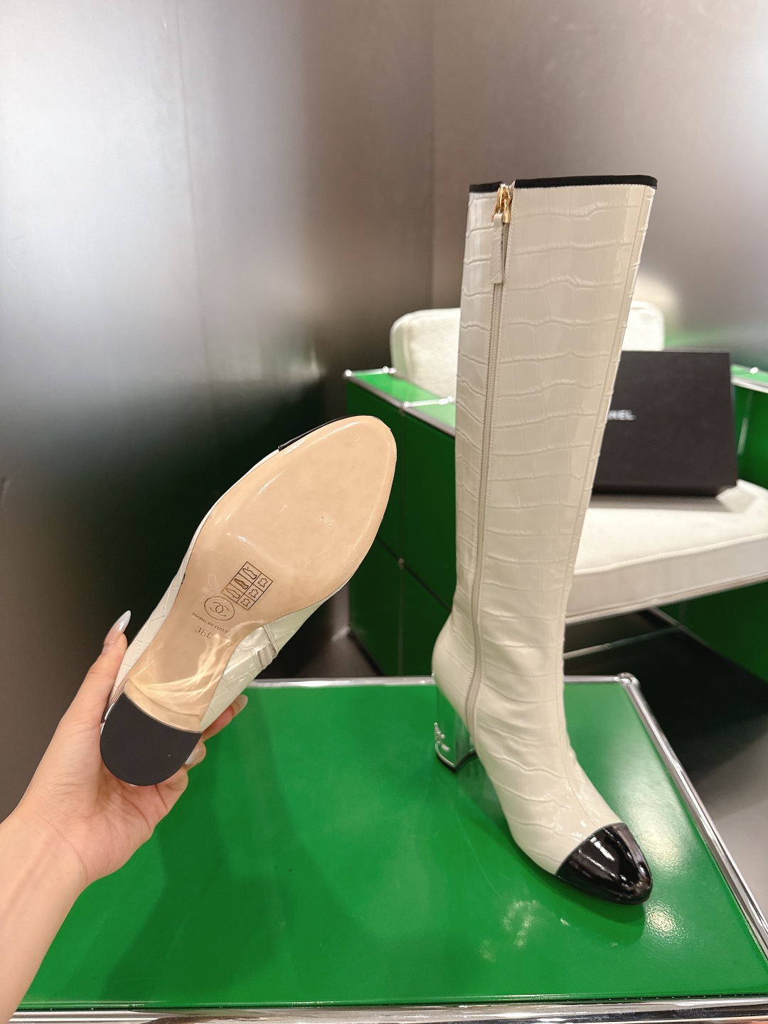 Bagsaaa Ch**el crocodile embossed leather cap-toe boots white