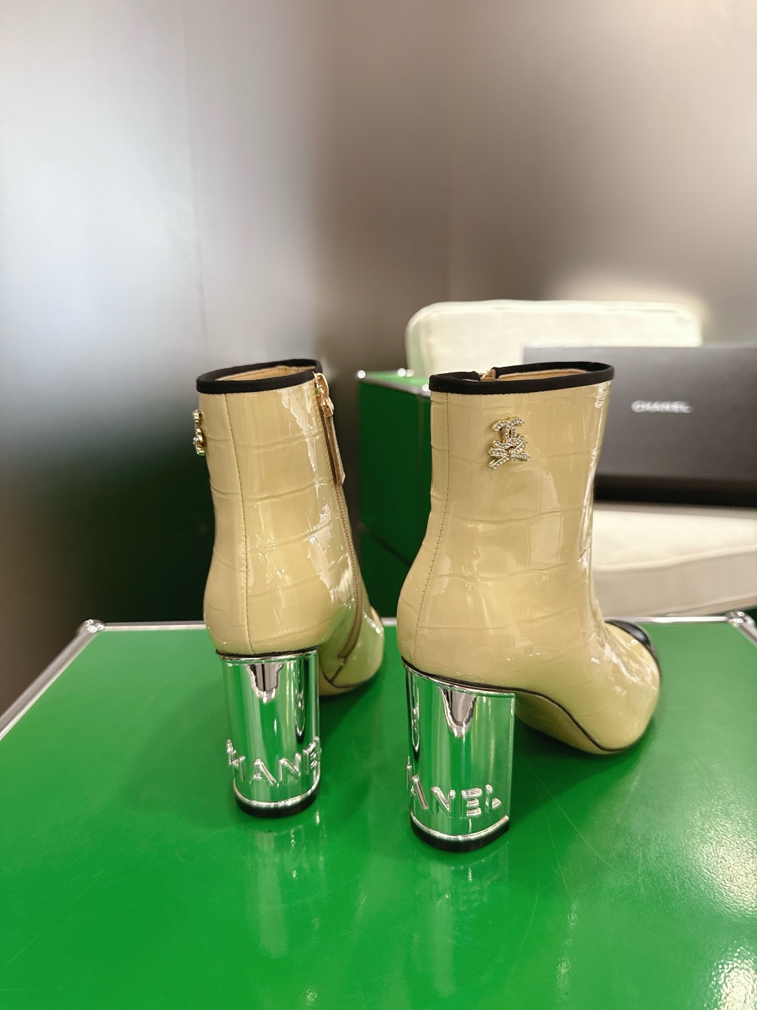 Bagsaaa Ch**el ankle boots with a cap toe beige