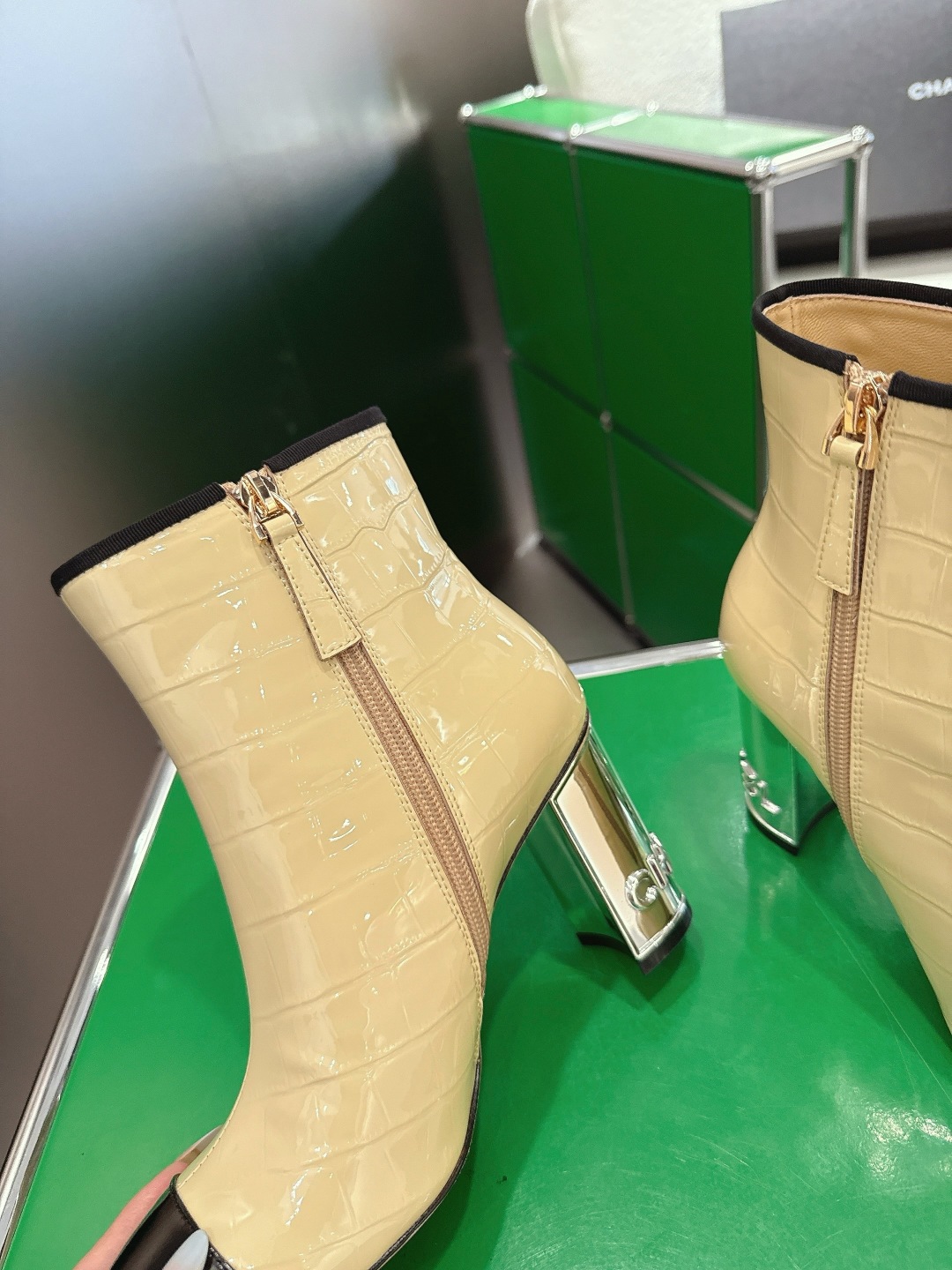 Bagsaaa Ch**el ankle boots with a cap toe beige