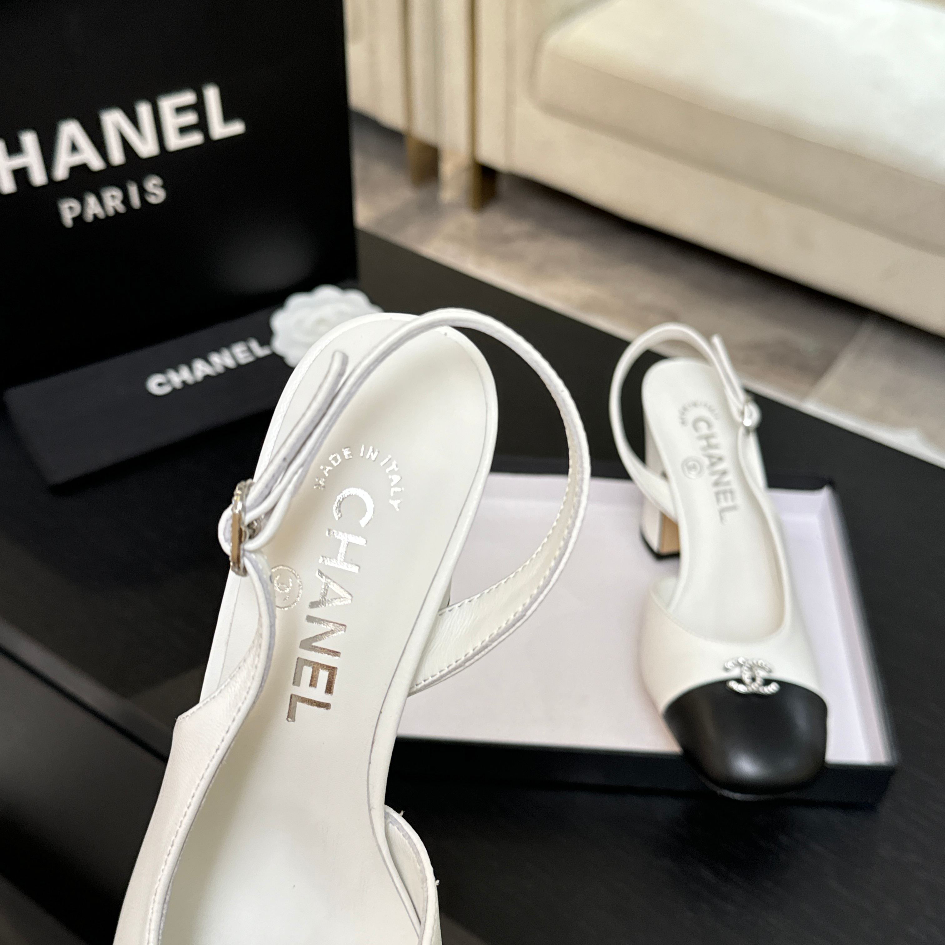 Bagsaaa Ch**el slingback pumps white with black cap toe