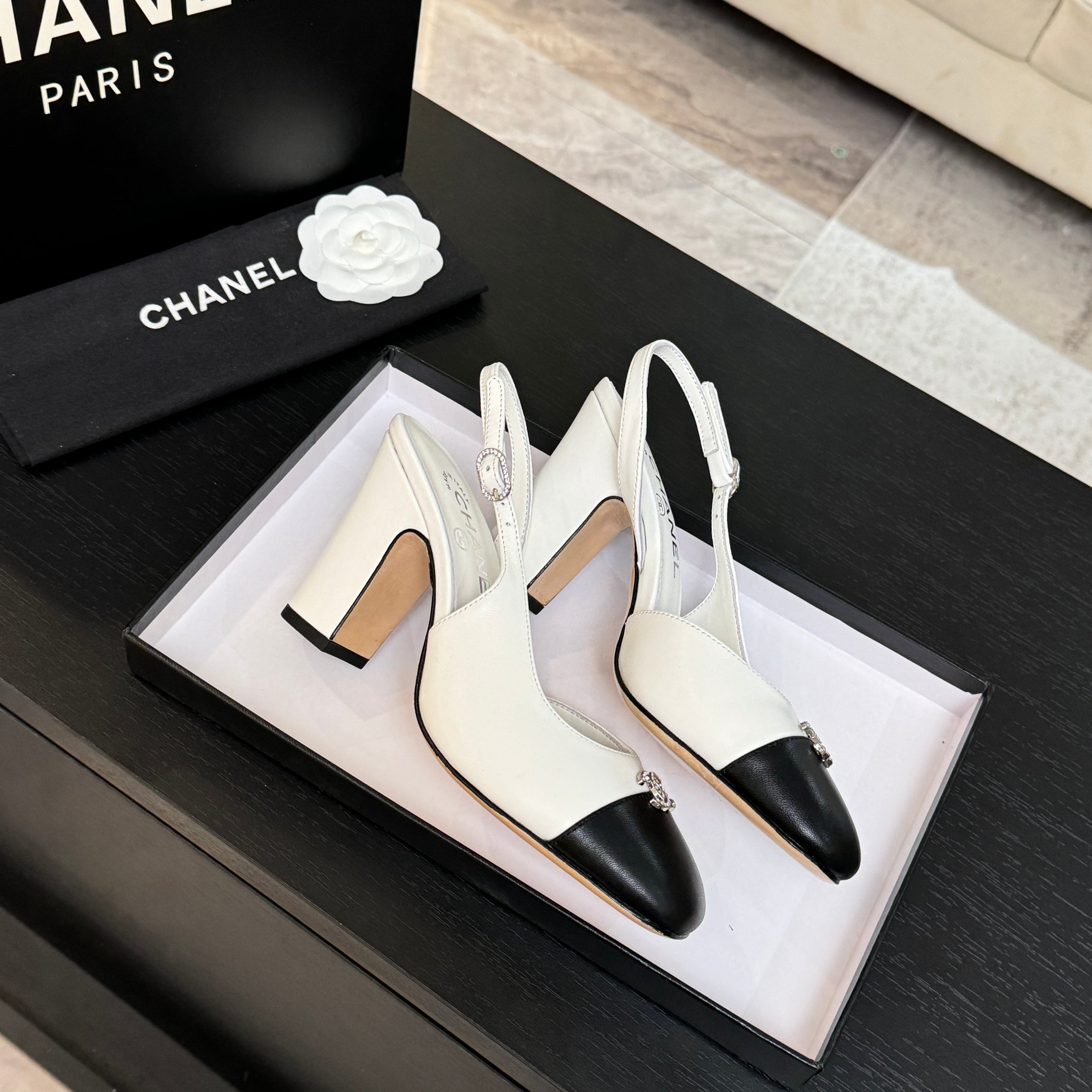 Bagsaaa Ch**el slingback pumps white with black cap toe