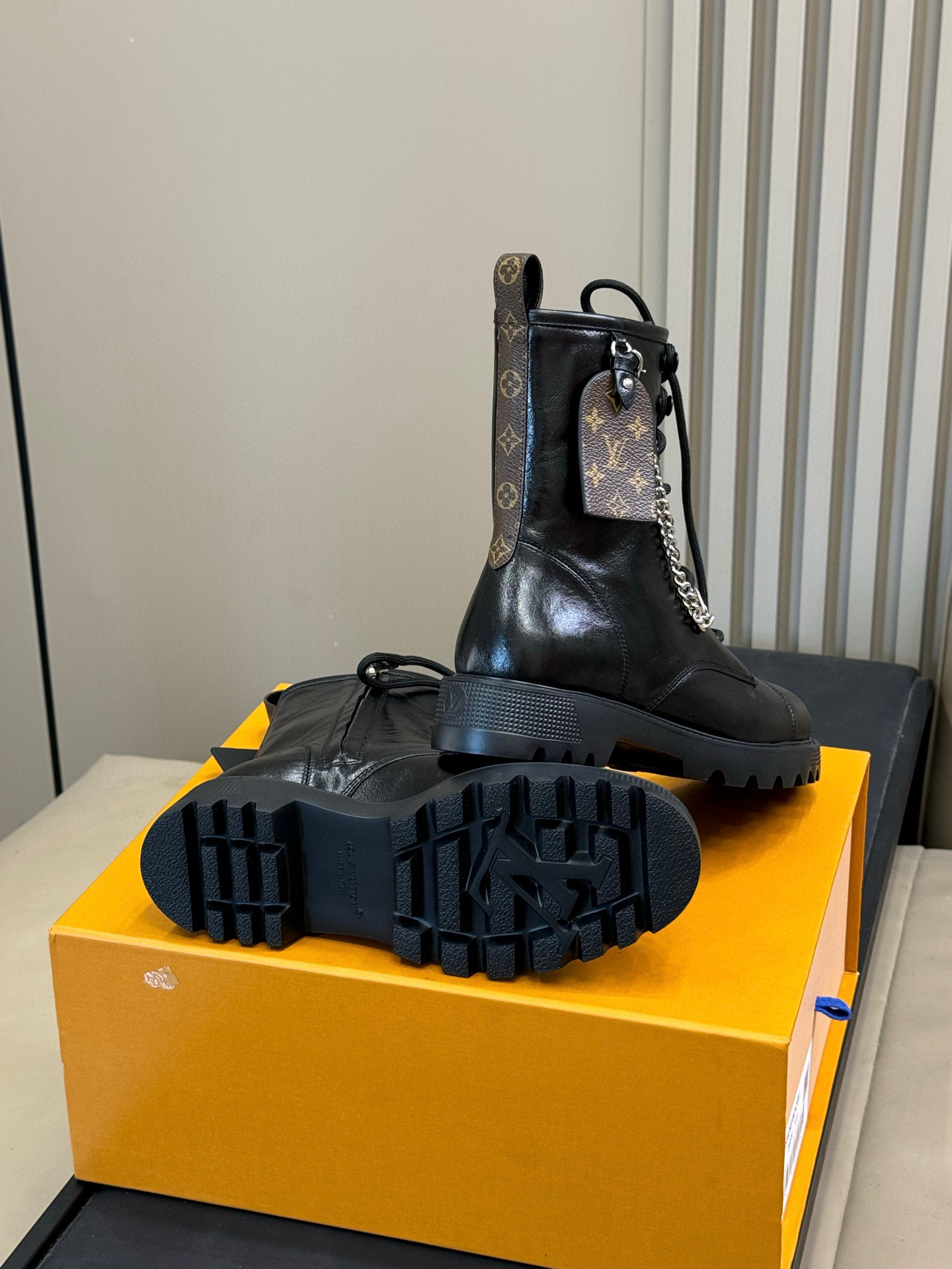 Bagsaaa LV District Ranger Ankle Boots Black