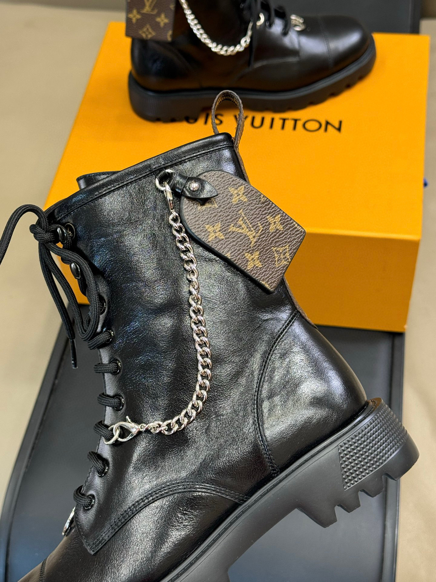 Bagsaaa LV District Ranger Ankle Boots Black