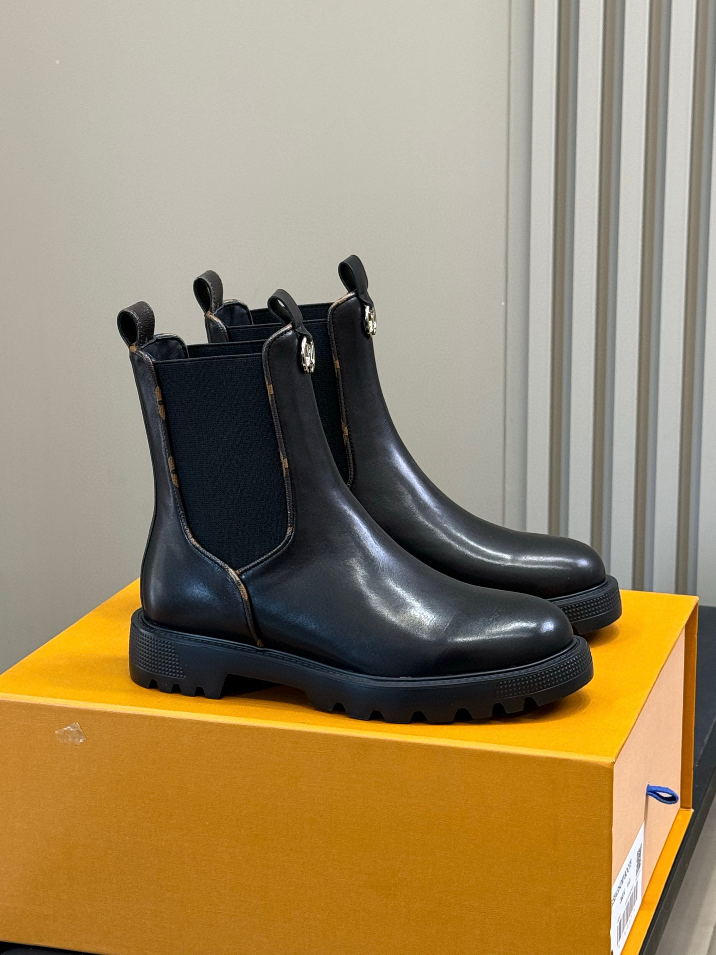 Bagsaaa LV District Chelsea Ankle Boot Black