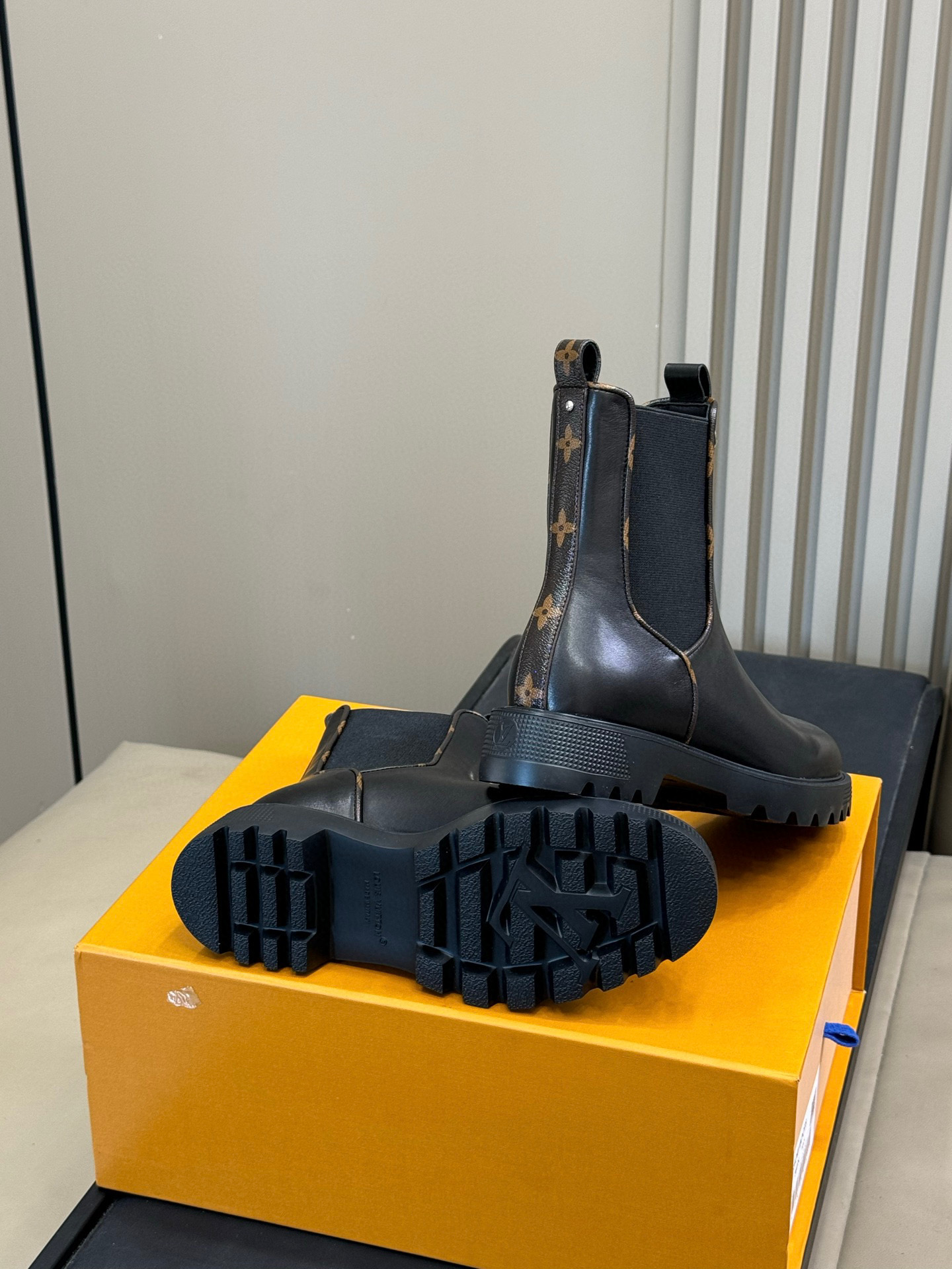 Bagsaaa LV District Chelsea Ankle Boot Black