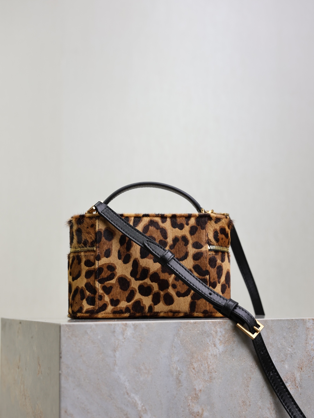 Bagsaaa Y51 Gaby leather-trimmed leopard-print calf hair shoulder bag - 18cm