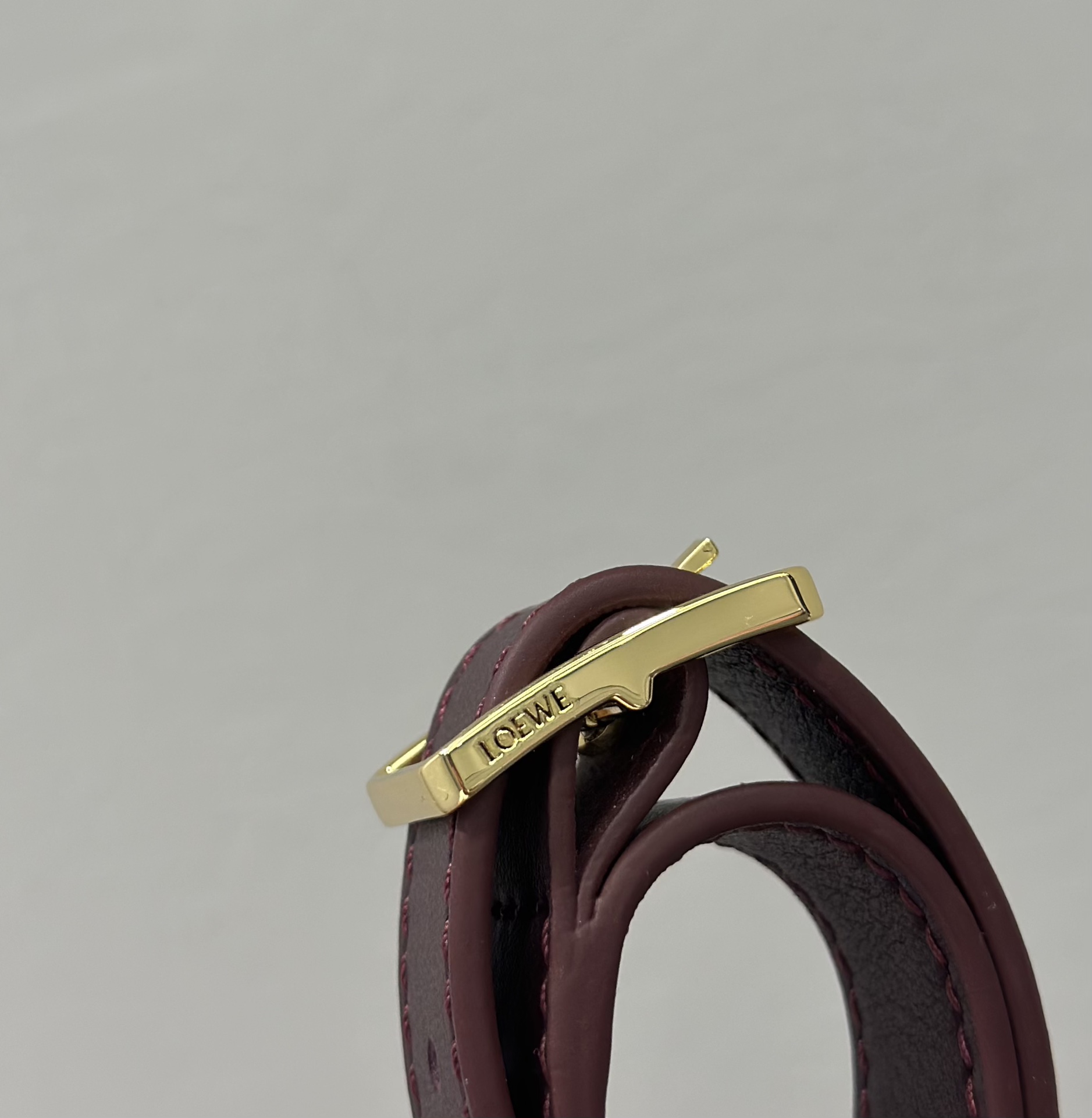 Bagsaaa L0ew* Hammock Slice bag in dark burgundy - 24cm