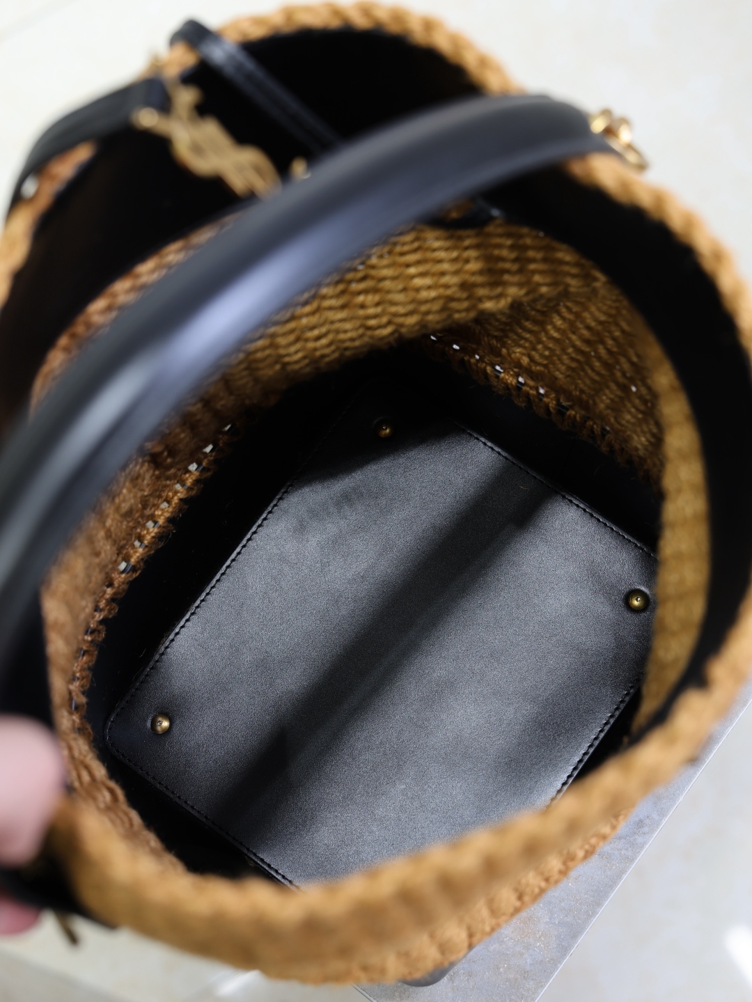 Bagsaaa Sa1nt Lau*nt Le 37 bucket bag in woven raffia - 25cm