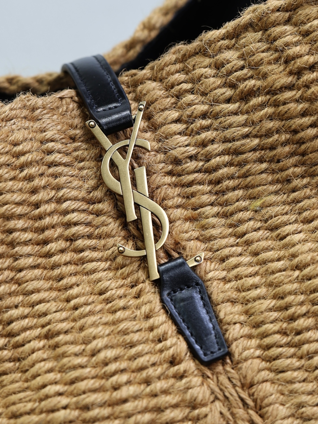 Bagsaaa Sa1nt Lau*nt Le 37 bucket bag in woven raffia - 25cm