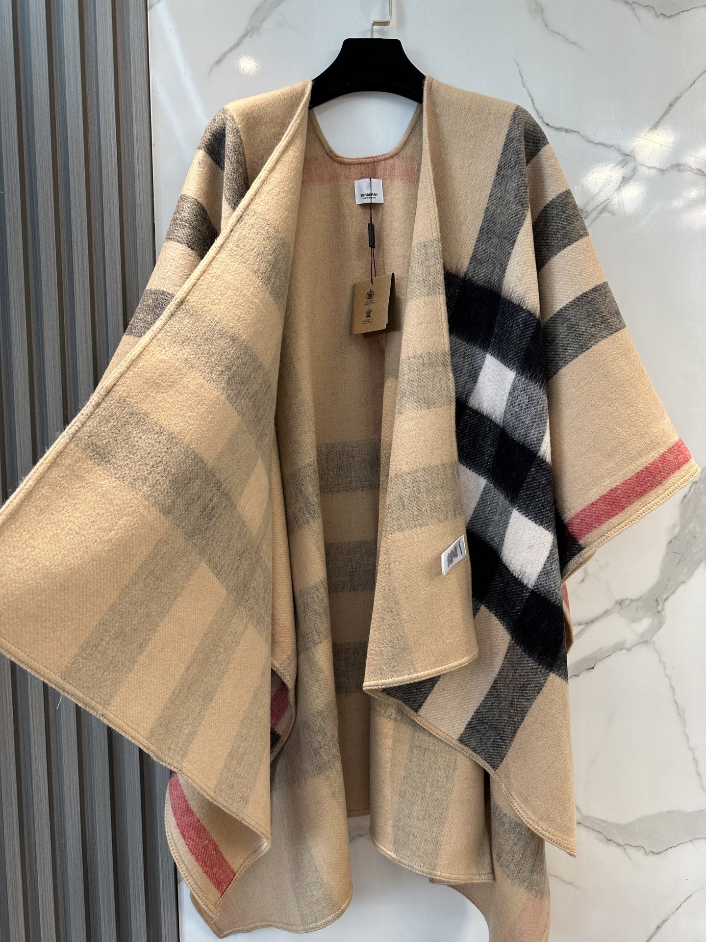 Bagsaaa Bv*b*rry Check Wool Cashmere Cape beige - 140*140cm
