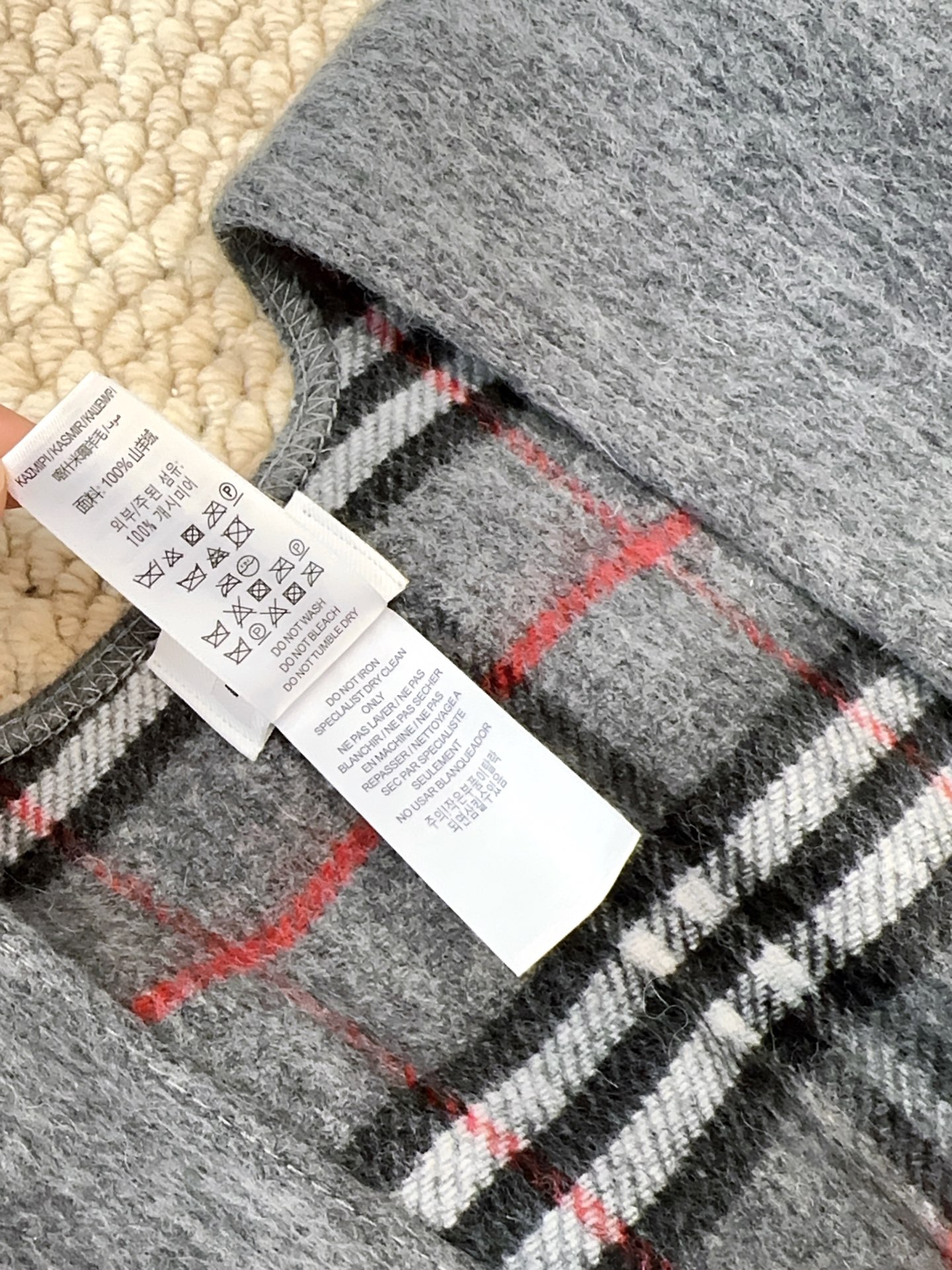 Bagsaaa Bv*b*rry Check Wool Cashmere Cape gray - 140*140cm