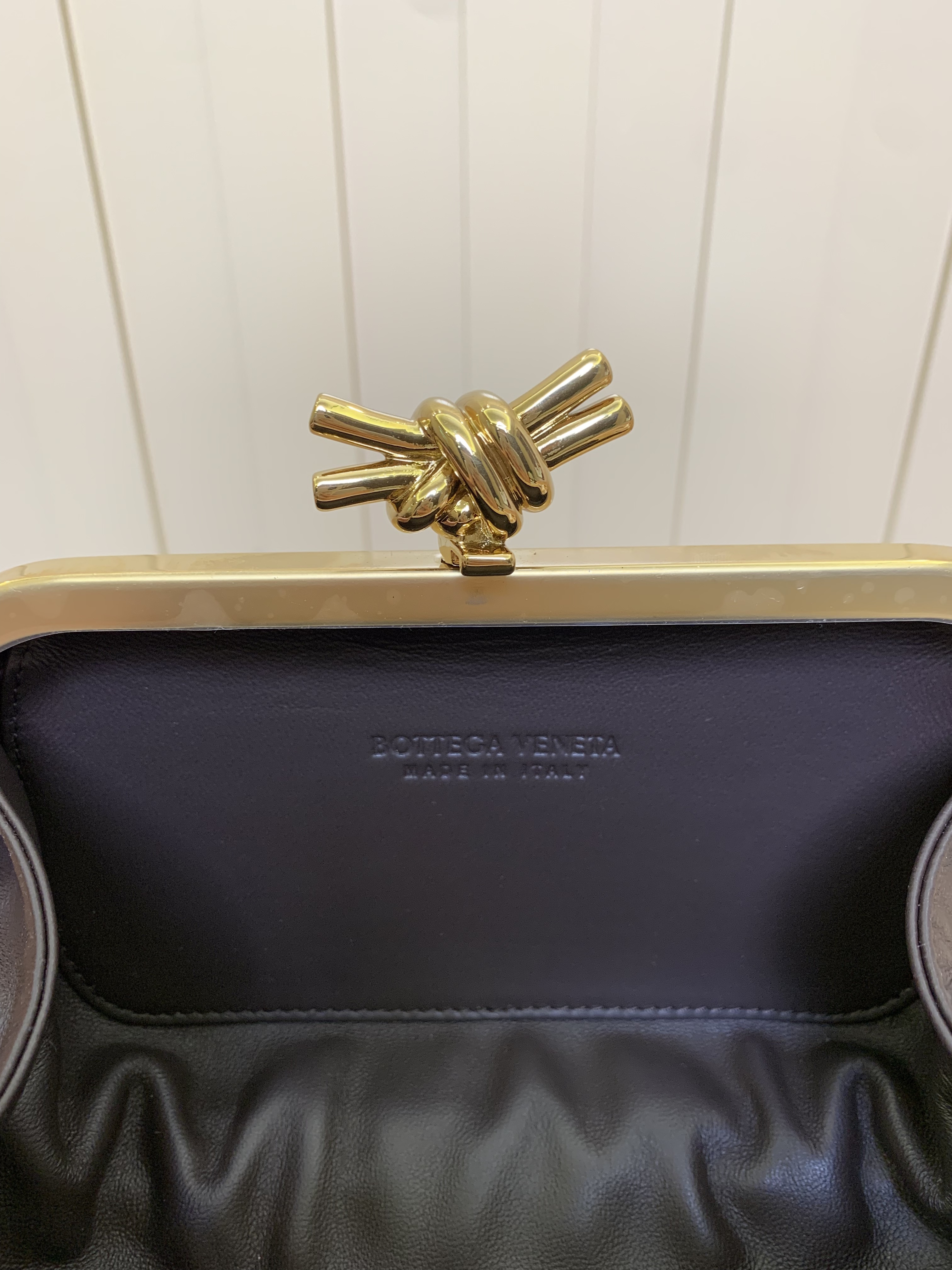 Bagsaaa B0tt*ga Ven*ta Knot clutch bag with a wooden exterior - 19cm
