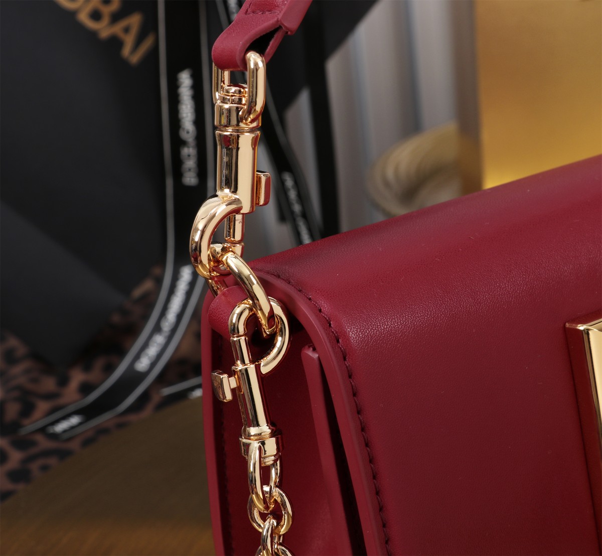Bagsaaa Dolce & Gabbana 3.5 DG Logo Shoulder Bag red - 19cm