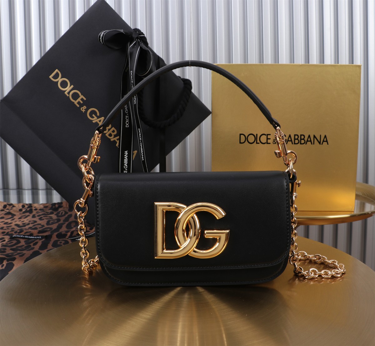 Bagsaaa Dolce & Gabbana 3.5 DG Logo Shoulder Bag black - 19cm