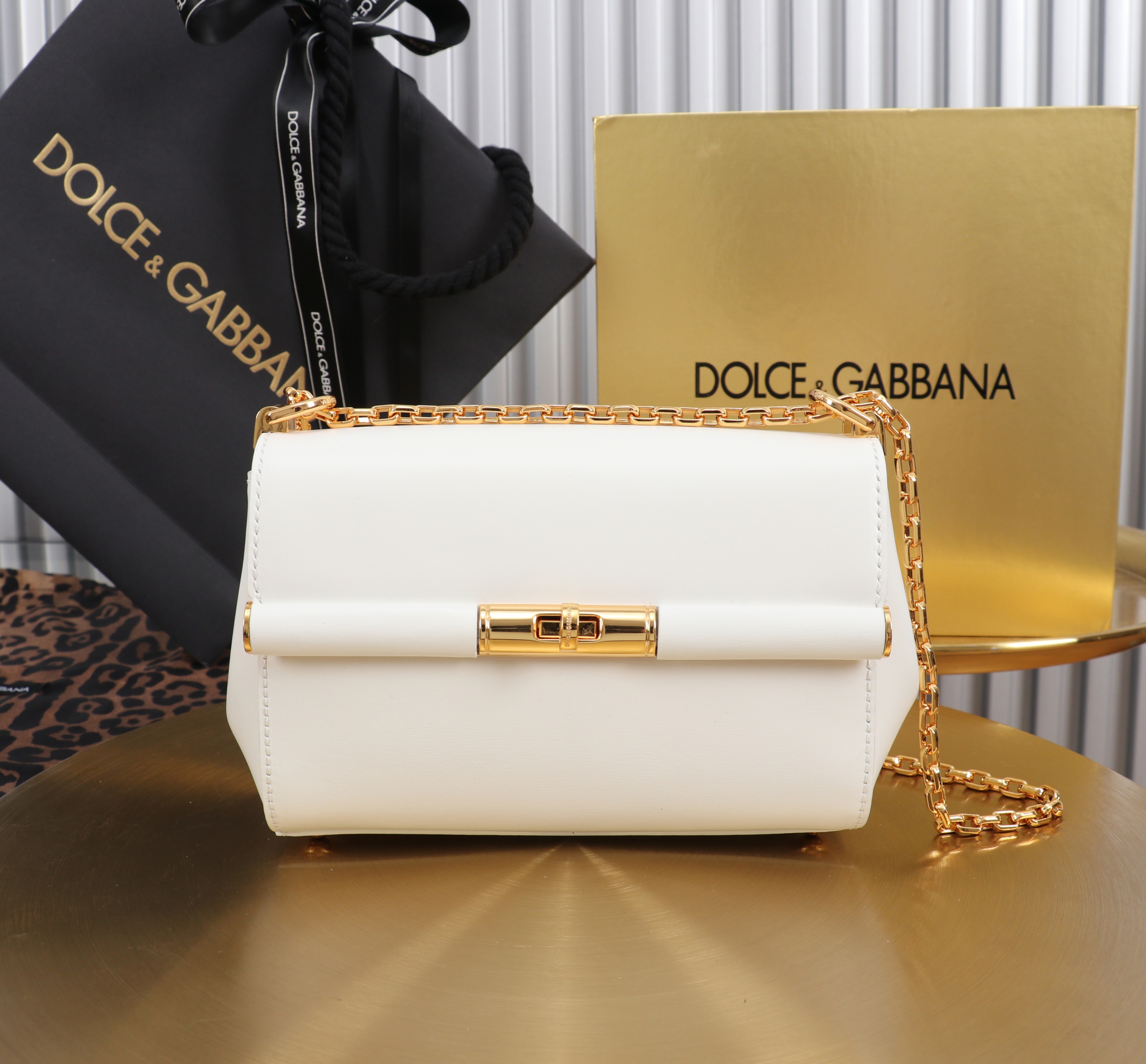 Bagsaaa Dolce & Gabbana Marlene crossbody bag in white - 18cm