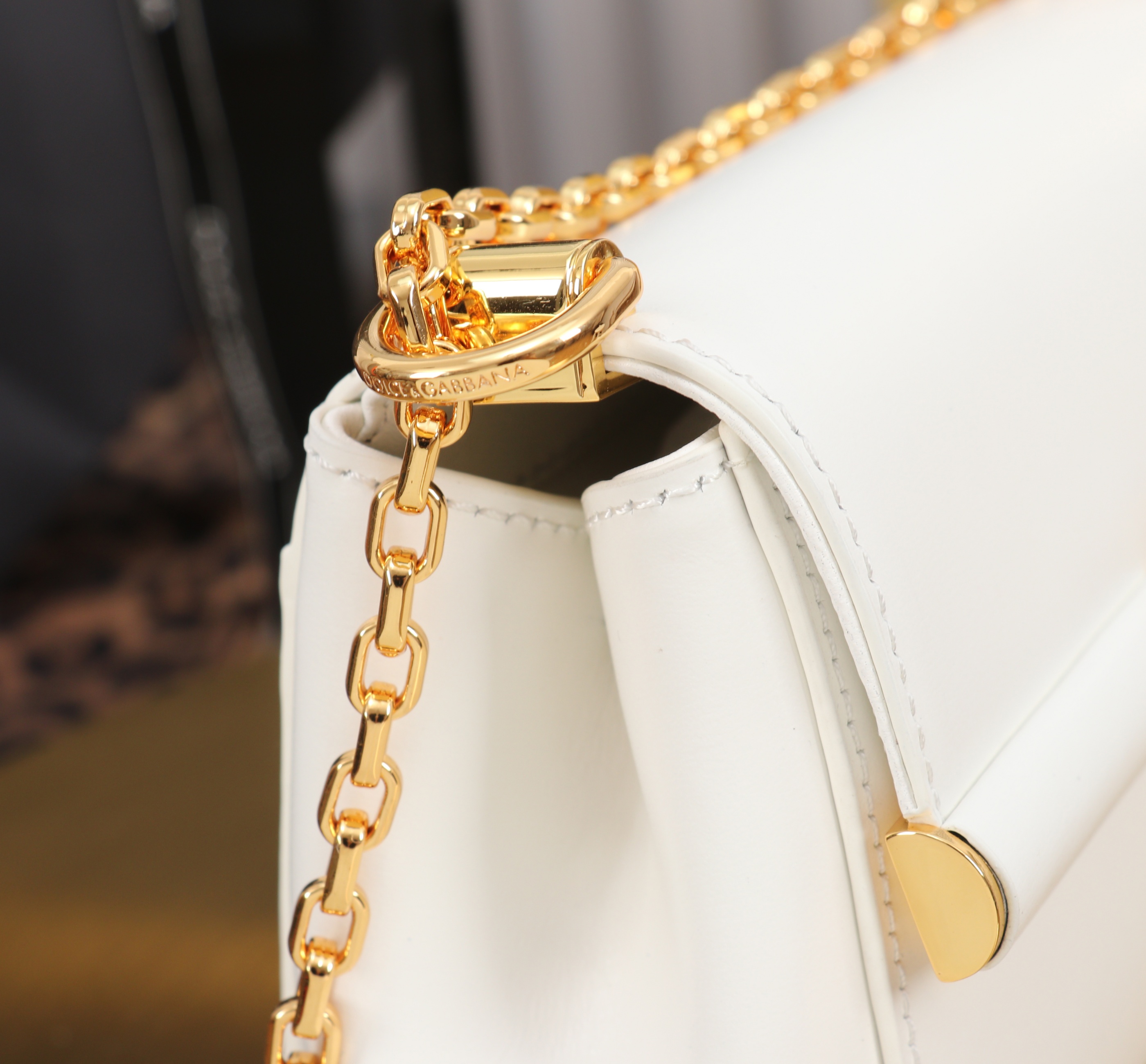 Bagsaaa Dolce & Gabbana Marlene crossbody bag in white - 18cm