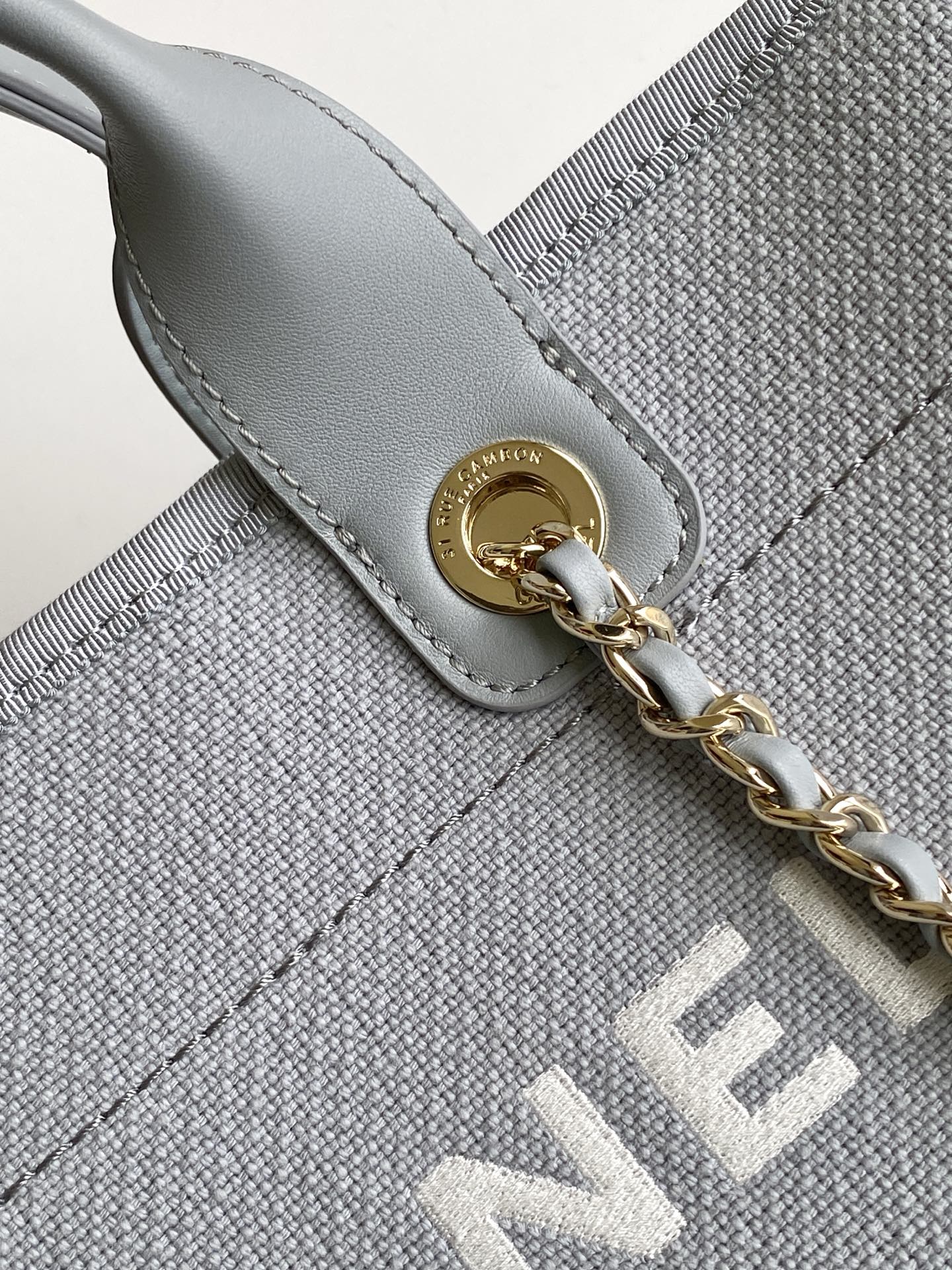 Bagsaaa Ch**el Deauville Small Shopping Tote bag in light gray - 33cm