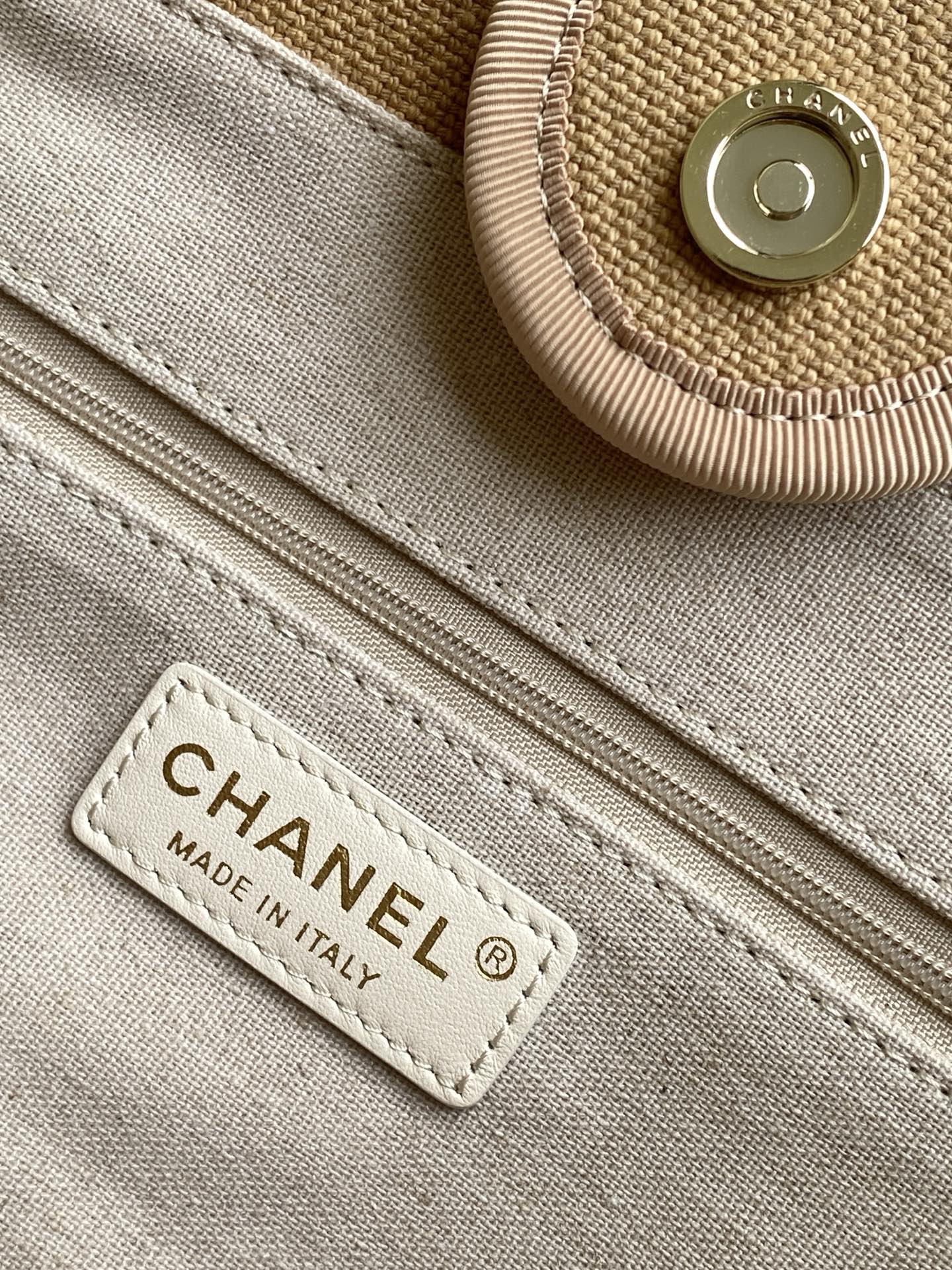 Bagsaaa Ch**el Deauville Small Shopping Tote bag in beige - 33cm