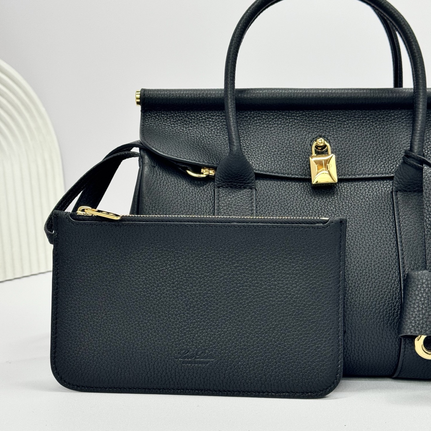Bagsaaa L0r0 P1ana Loom bag L25 Black - 25cm