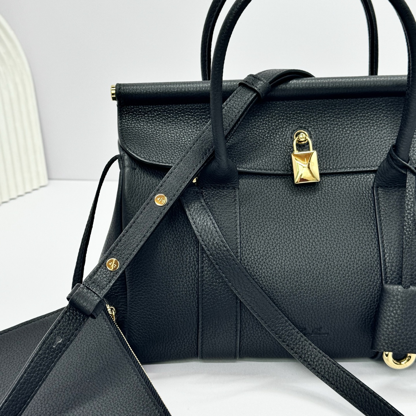 Bagsaaa L0r0 P1ana Loom bag L25 Black - 25cm