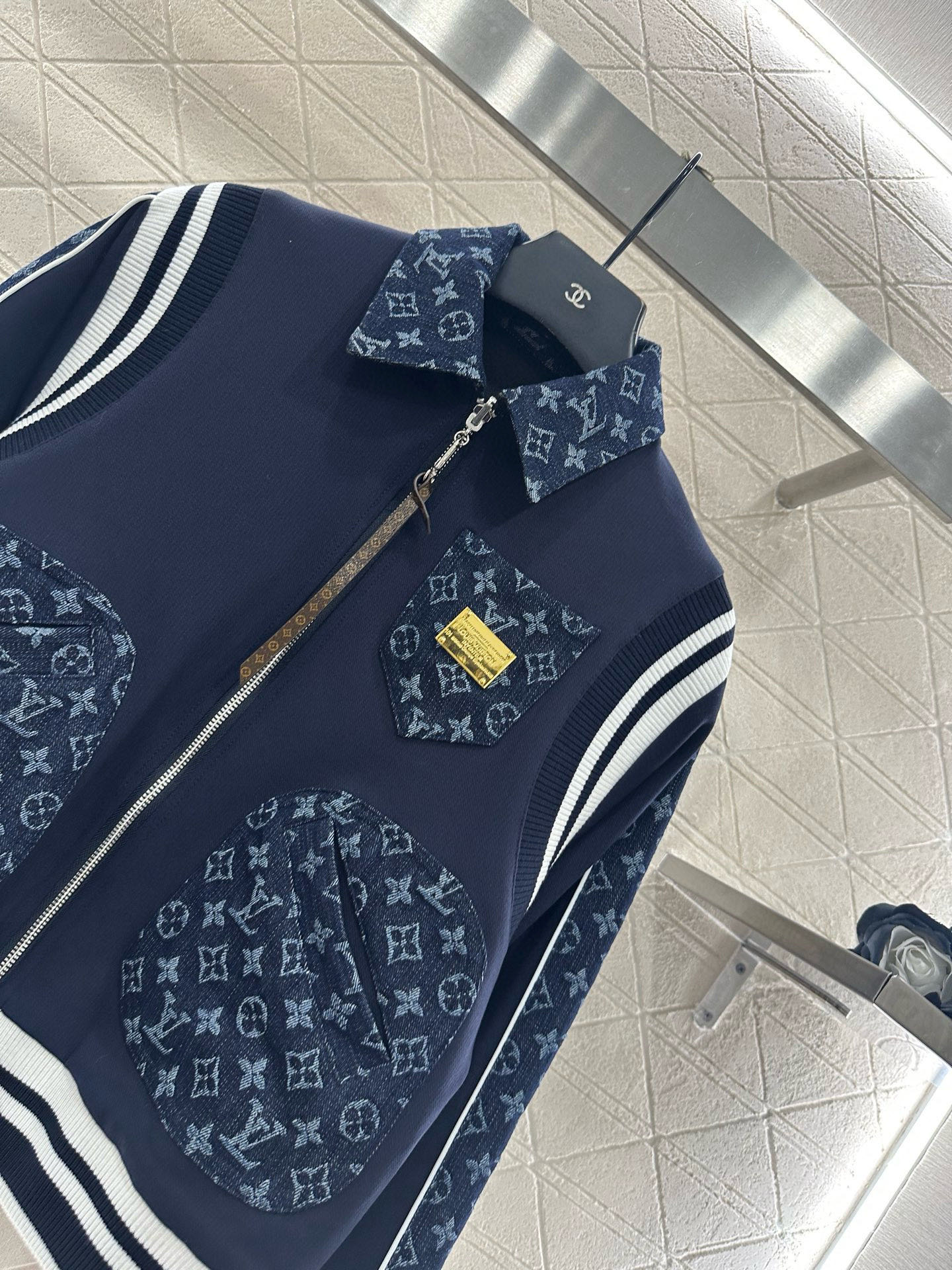 Bagsaaa L0vis Vvtt0n jacket with monogram pattern and white stripes