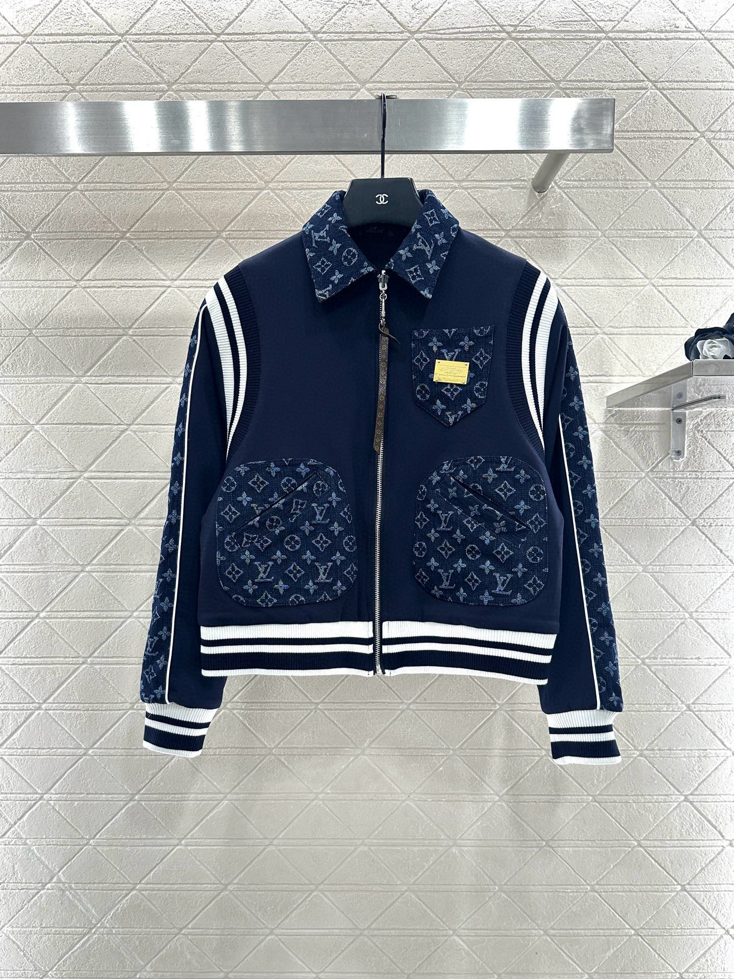Bagsaaa L0vis Vvtt0n jacket with monogram pattern and white stripes