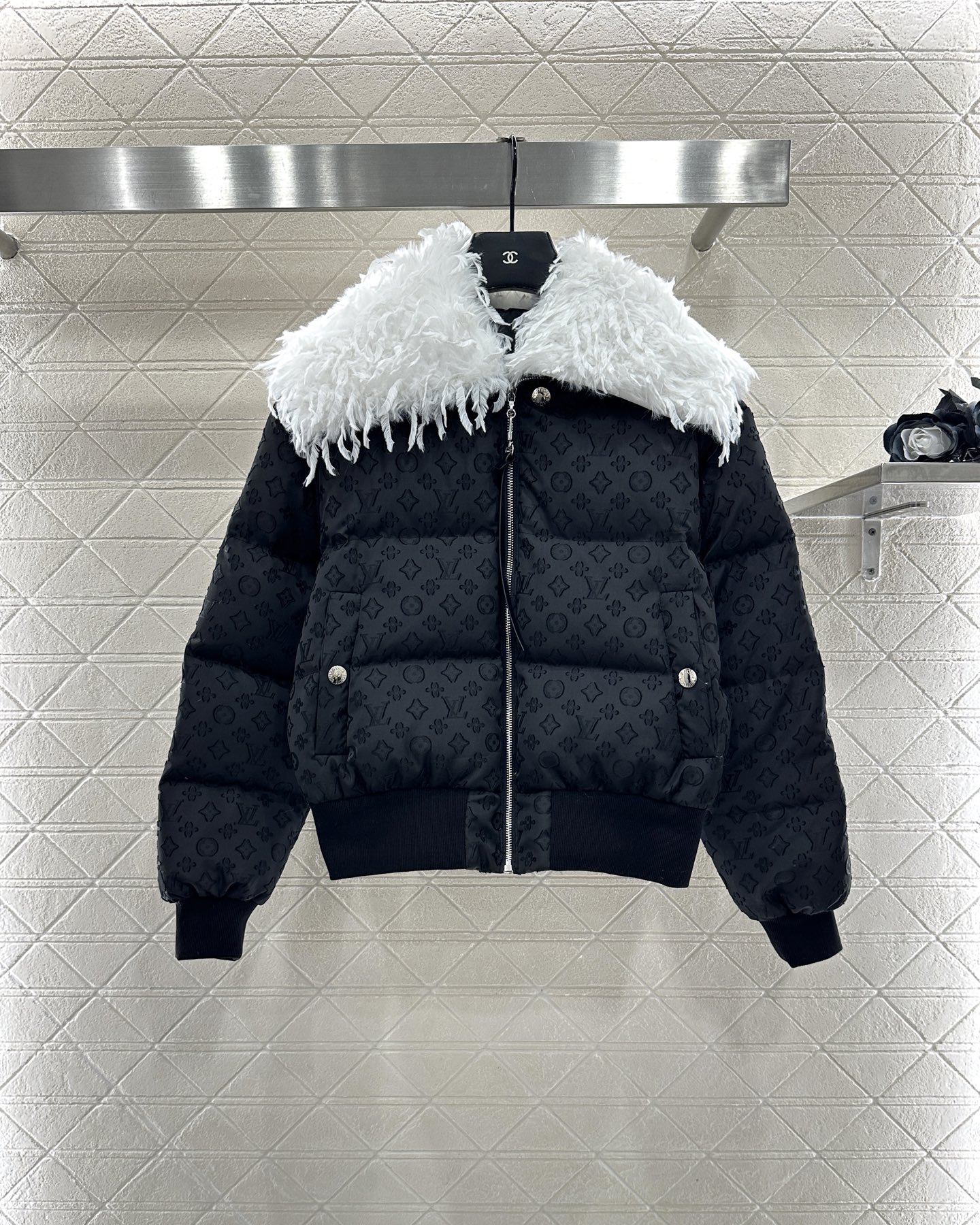 Bagsaaa LV Feather Collar Puffer Jacket Black