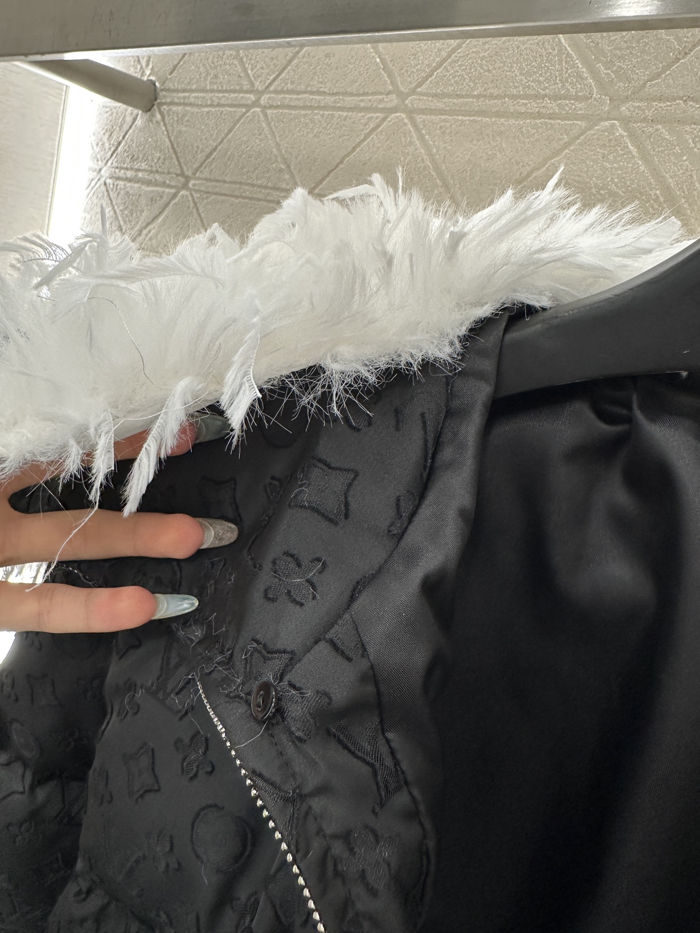 Bagsaaa LV Feather Collar Puffer Jacket Black