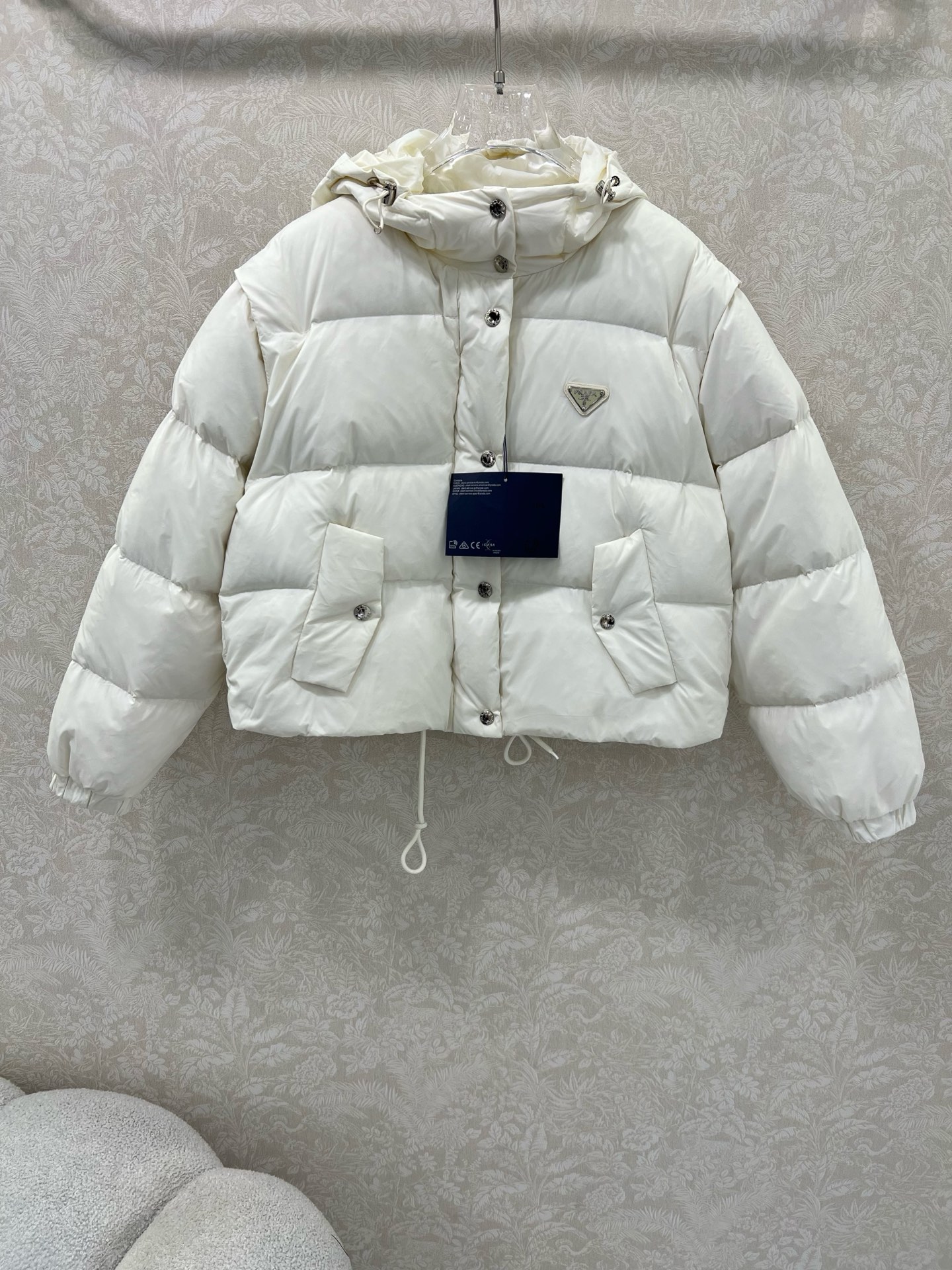 Bagsaaa Pra*a women's puffer jacket in white
