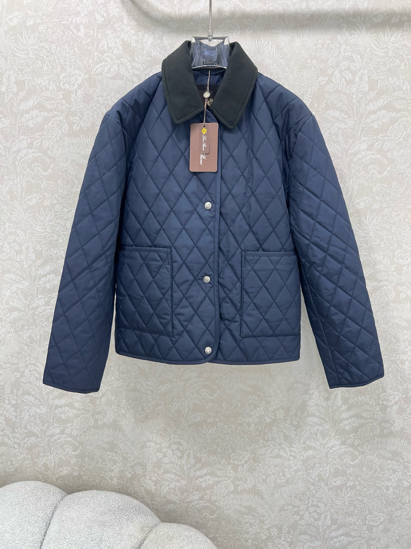 Bagsaaa L0r0 P1ana quilted jacket with a dark collar