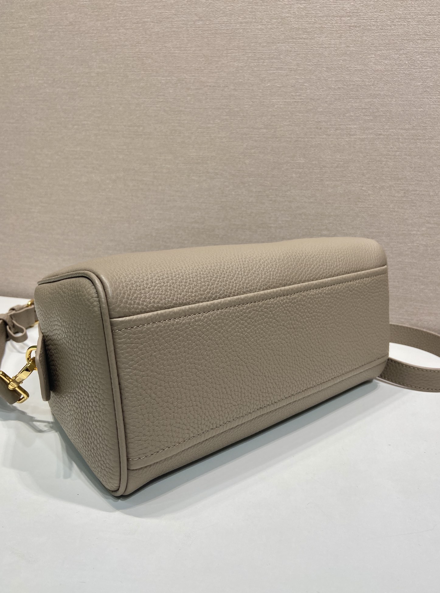 Bagsaaa Pra*a Medium leather top-handle bag 1BB149 Clay Grey - 28cm