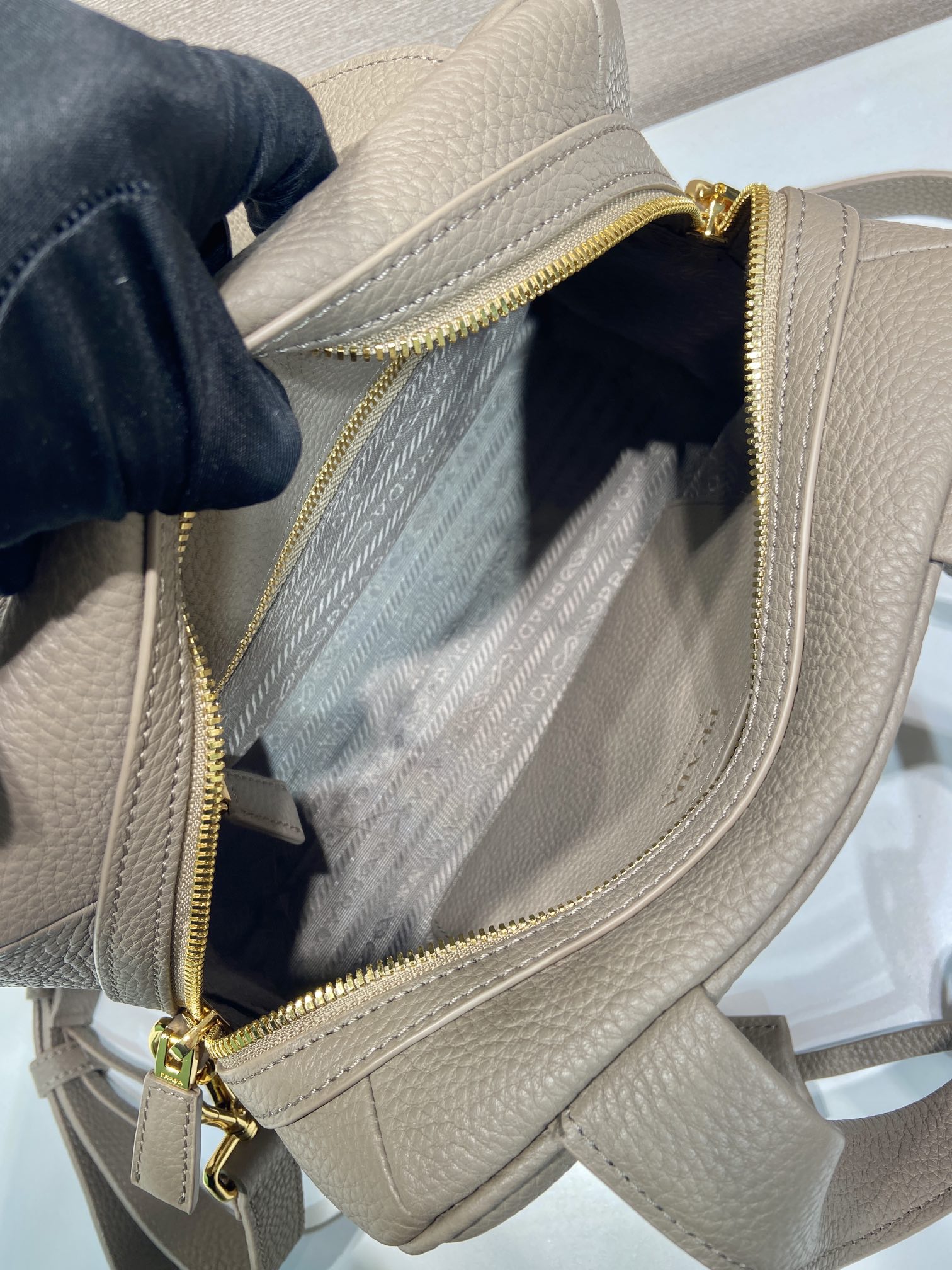 Bagsaaa Pra*a Medium leather top-handle bag 1BB149 Clay Grey - 28cm