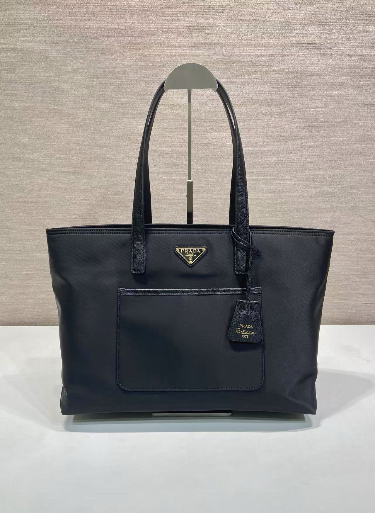 Bagsaaa Pra*a Re-Edition 1978 medium Re-Nylon and Saffiano leather tote bag 1BG555 black - 35cm