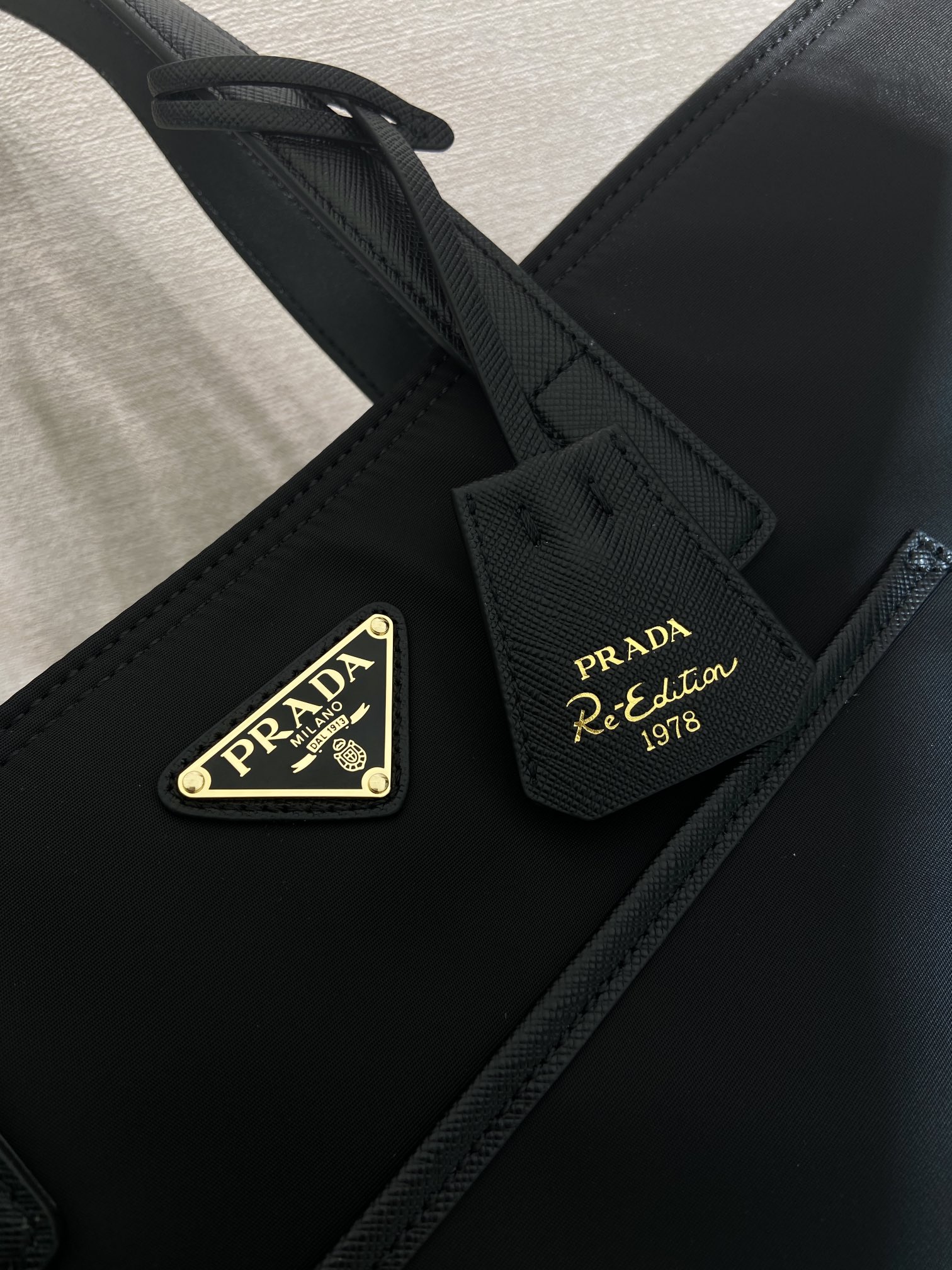 Bagsaaa Pra*a Re-Edition 1978 medium Re-Nylon and Saffiano leather tote bag 1BG555 black - 35cm