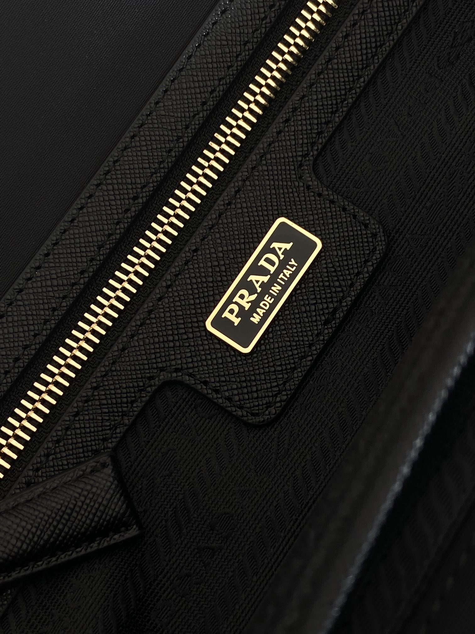 Bagsaaa Pra*a Re-Edition 1978 medium Re-Nylon and Saffiano leather tote bag 1BG555 black - 35cm
