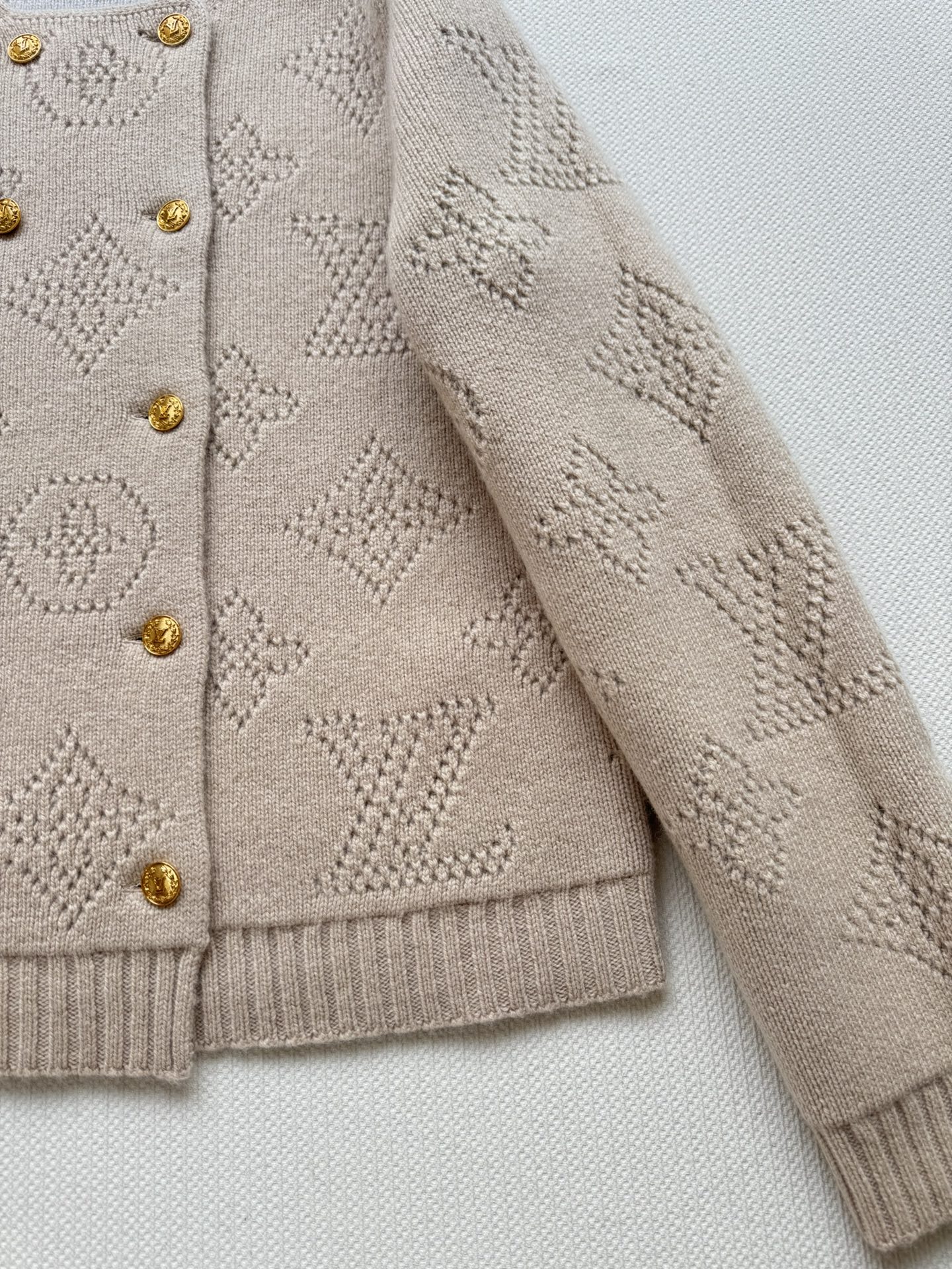Bagsaaa L0vis Vvtt0n Double-Breasted Mahina Knit Cardigan beige