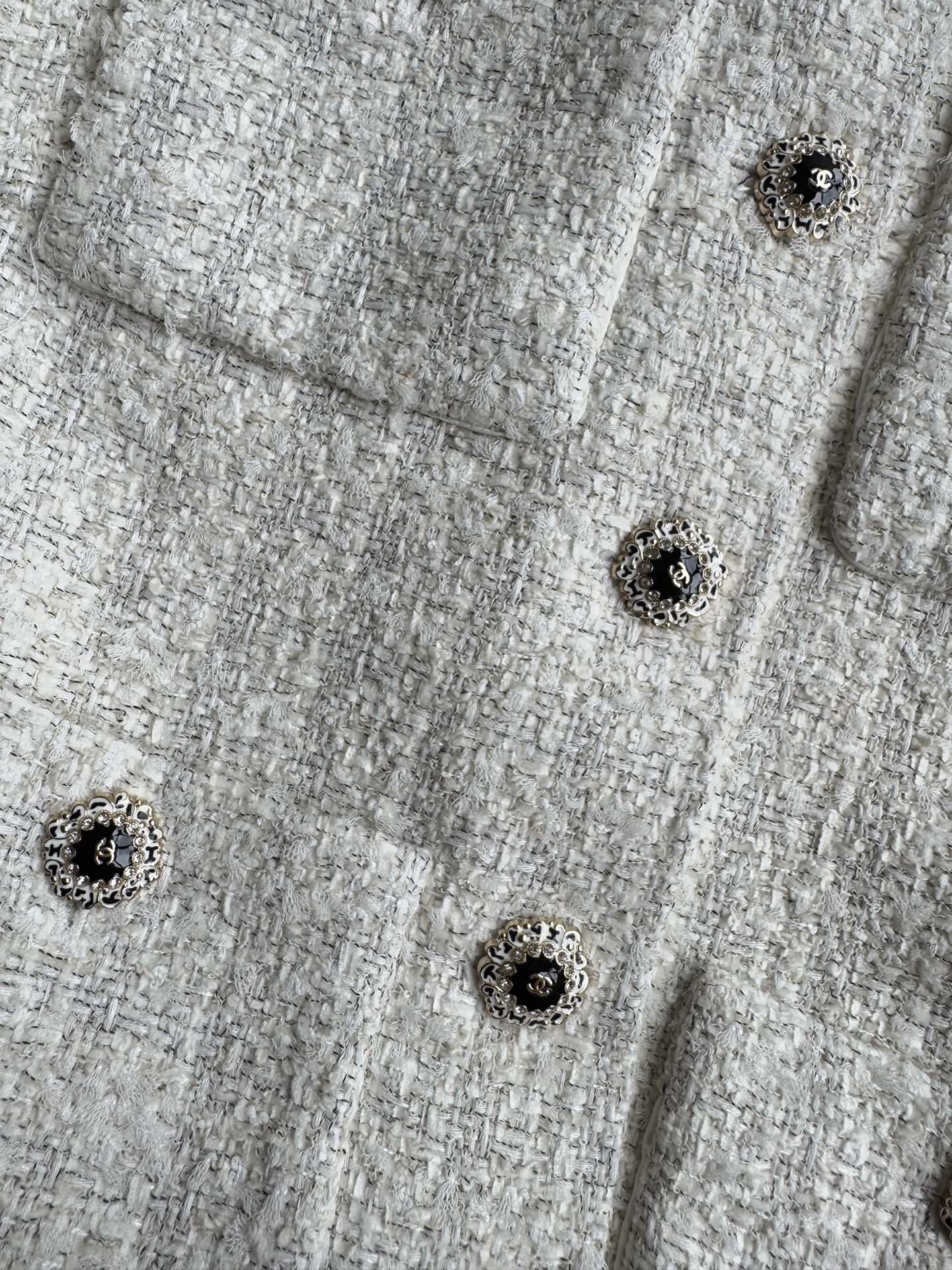 Bagsaaa Ch**el tweed cropped jacket white