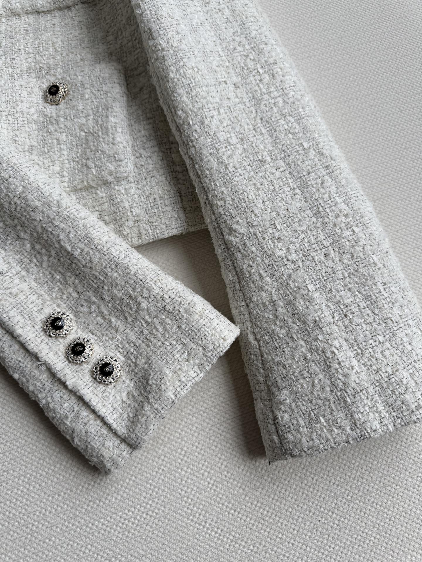 Bagsaaa Ch**el tweed cropped jacket white